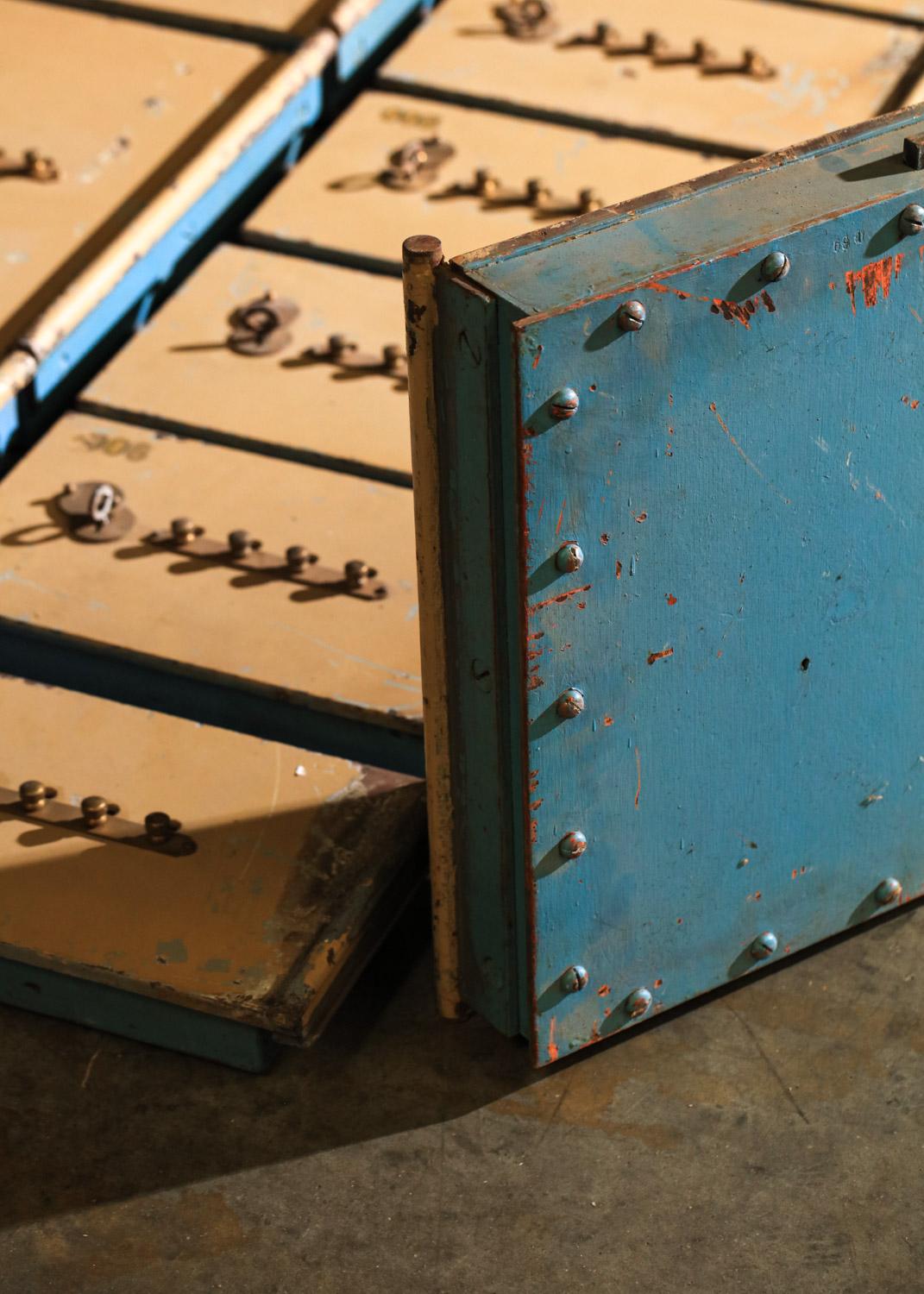 Mid-20th Century Set of 30s/40s bank safes in steel and brass For Sale