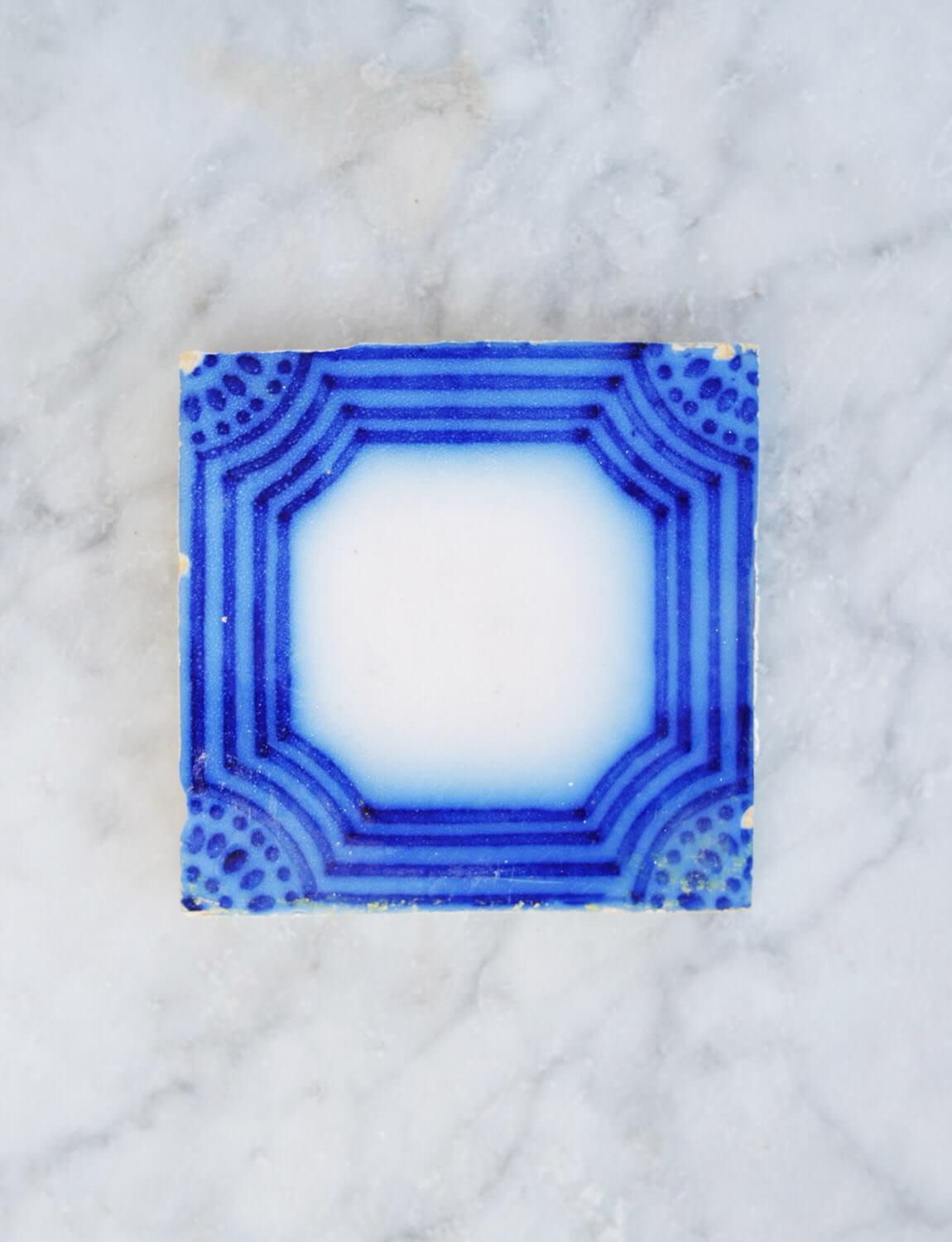 Early 20th Century Set of 32 Blue and White French ceramic tiles made in the 1930s For Sale