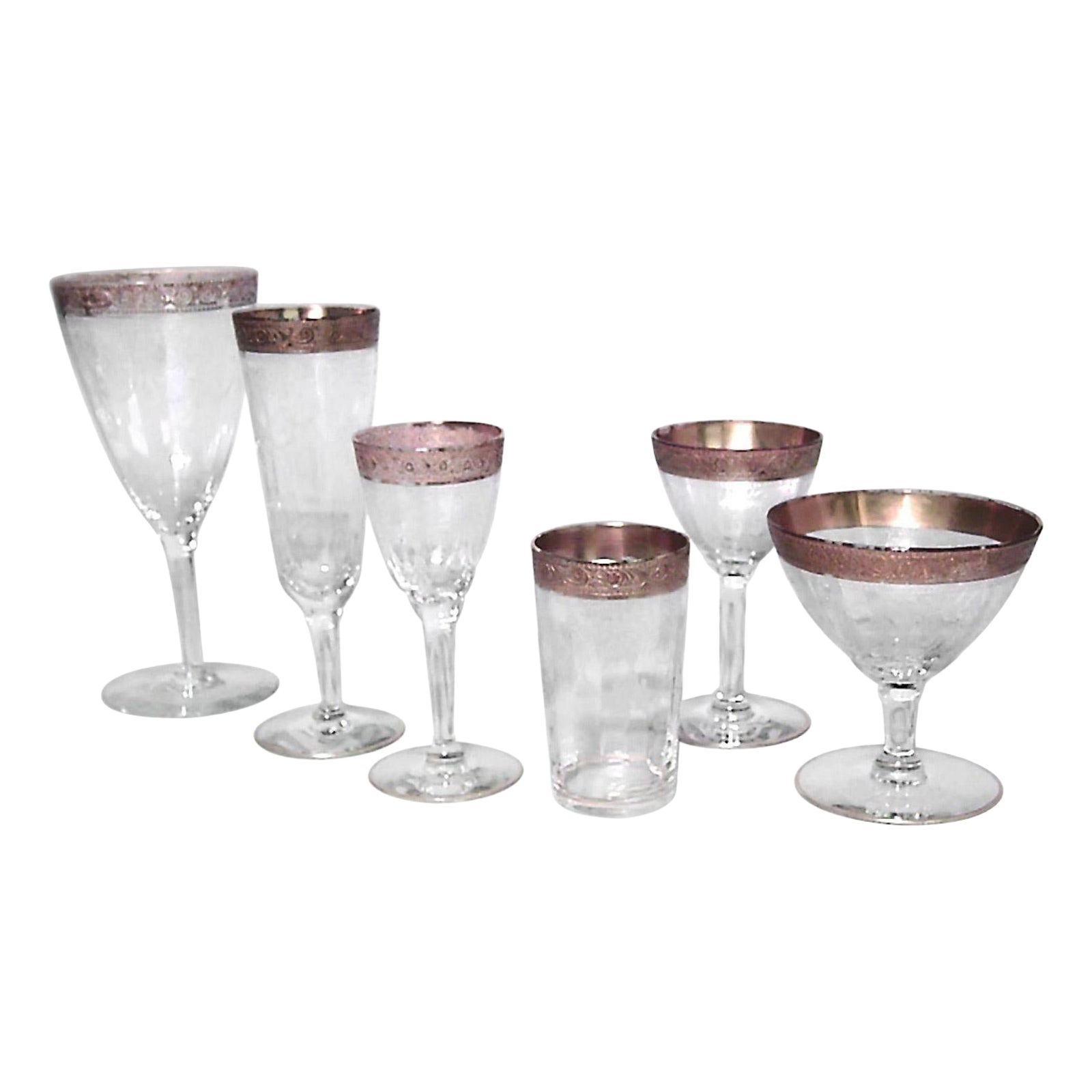 Set of 32 French Victorian Crystal Glasses en venta