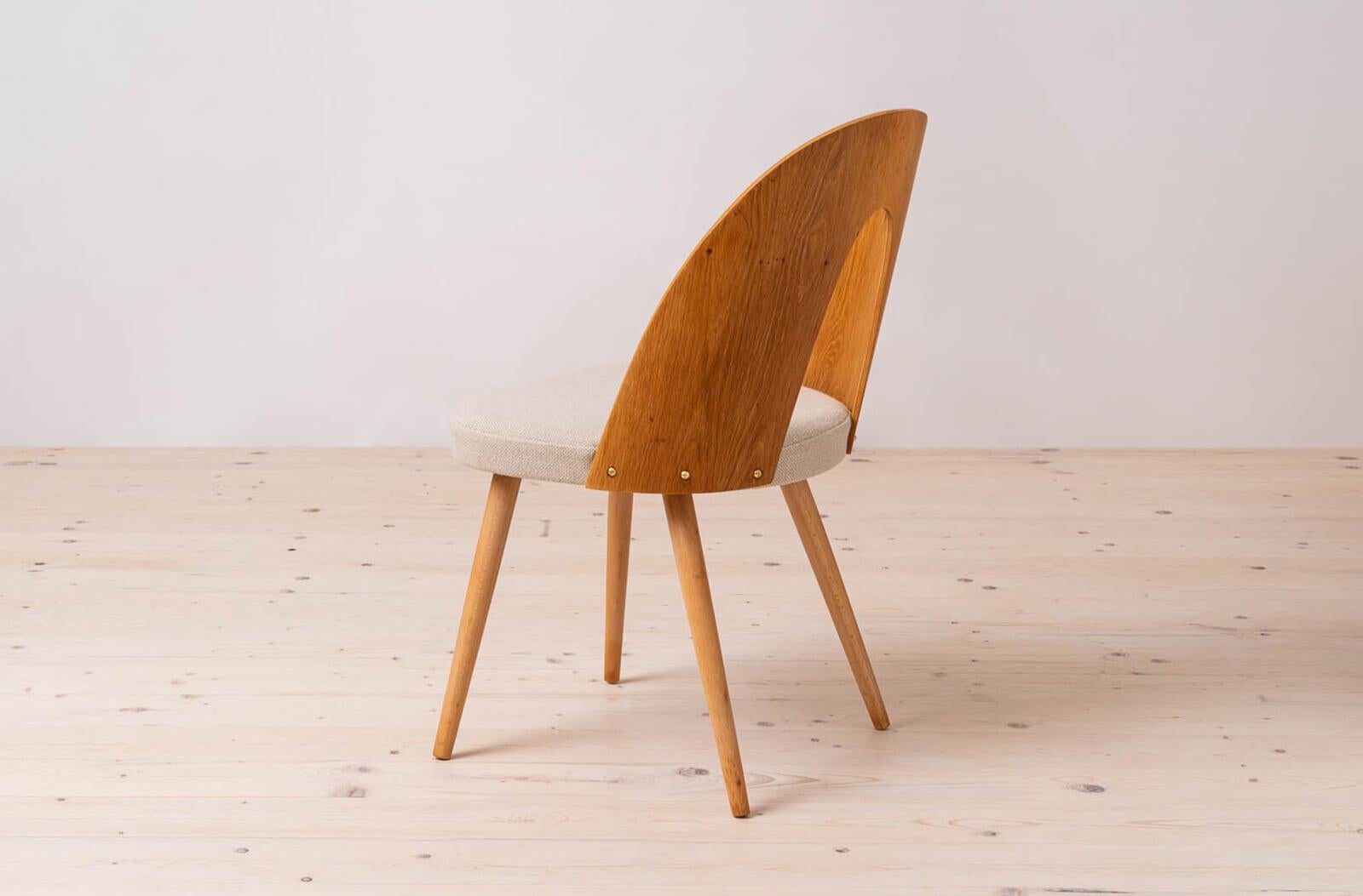 Juego de 32 sillas de comedor Mid Century, A. Suman, tapicería personalizable disponible en venta 5