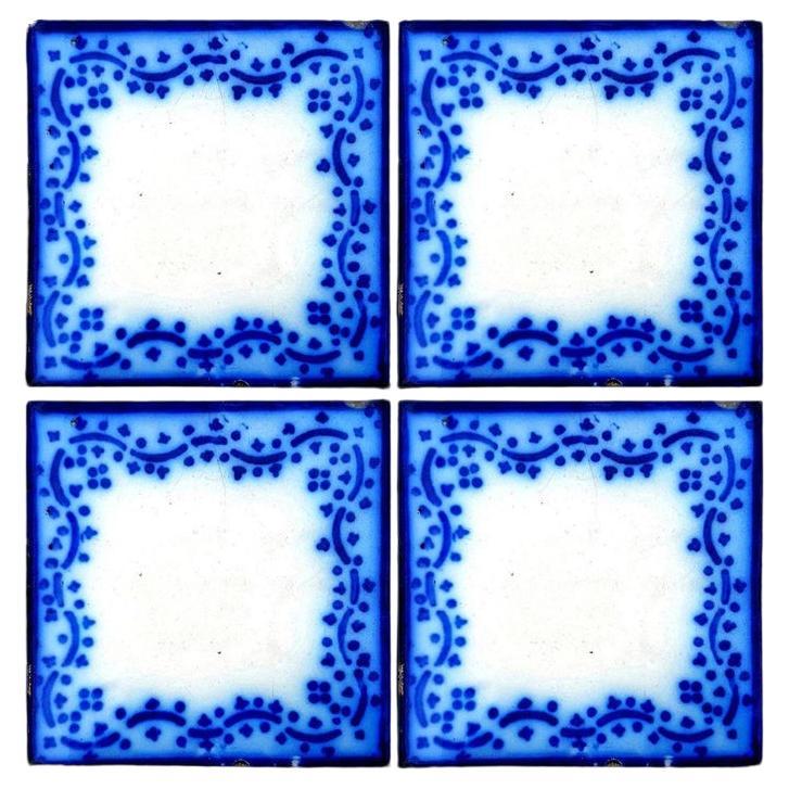 Juego de 35 baldosas de cerámica antiguas de Pas De Calais Desvres, Francia, hacia 1850 en venta