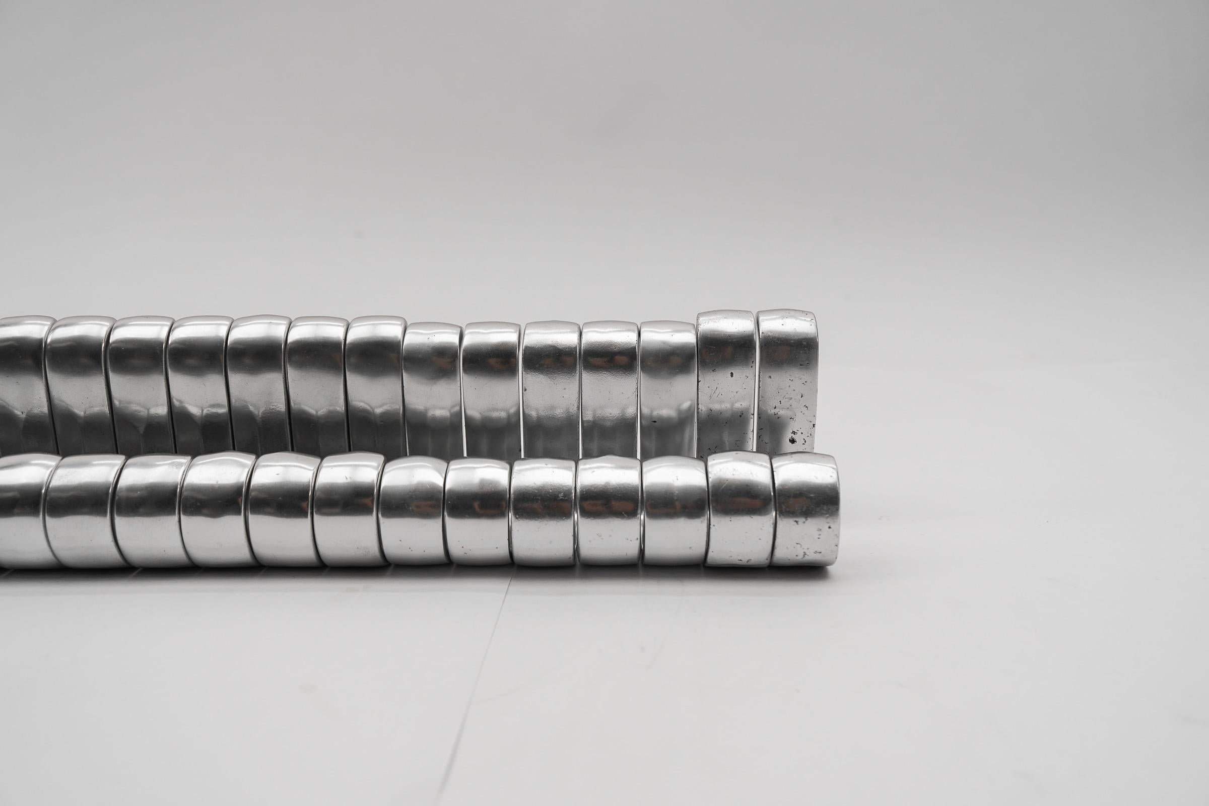Juego de 35 ganchos de pared de aluminio de mediados de siglo, Austria, años 50 en venta 8