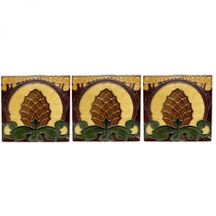 Conjunto de 35 azulejos de borde esmaltados Art Nouveau de conos de pino de Le Glaive, 1920