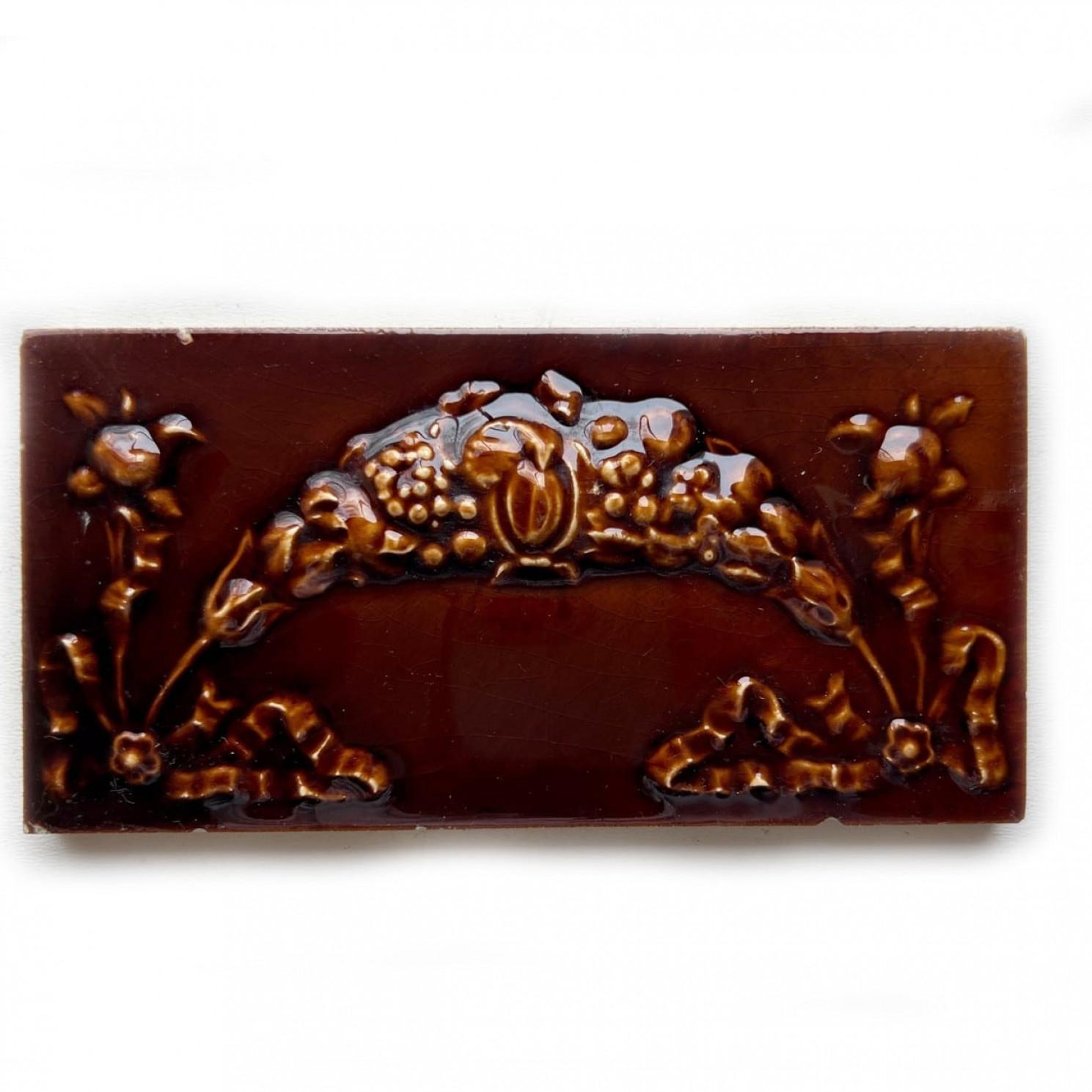 Early 20th Century Set of 35 Pine Cone Art Nouveau Glazed Border Tiles by Le Glaive, 1920 For Sale
