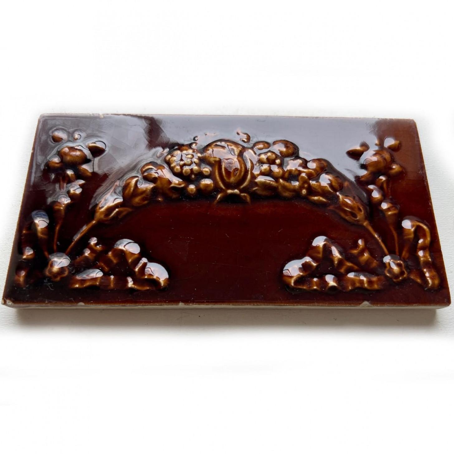 Set of 35 Pine Cone Art Nouveau Glazed Border Tiles by Le Glaive, 1920 For Sale 1