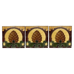 Conjunto de 35 azulejos de borde esmaltados Art Nouveau de conos de pino de Le Glaive, 1920
