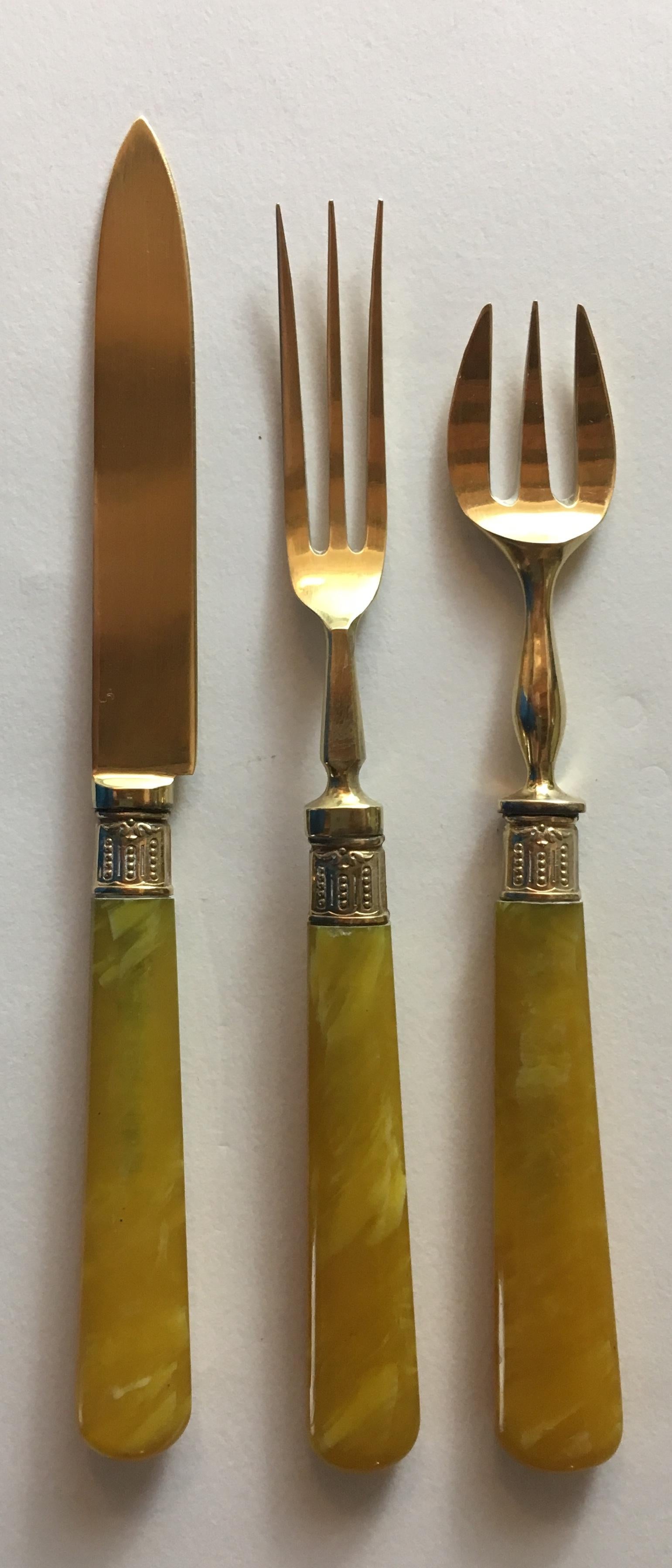 Set of 36 Antique Mother-of-Pearl Handled Knives and Forks, Gold Ferrules In Good Condition In Miami, FL