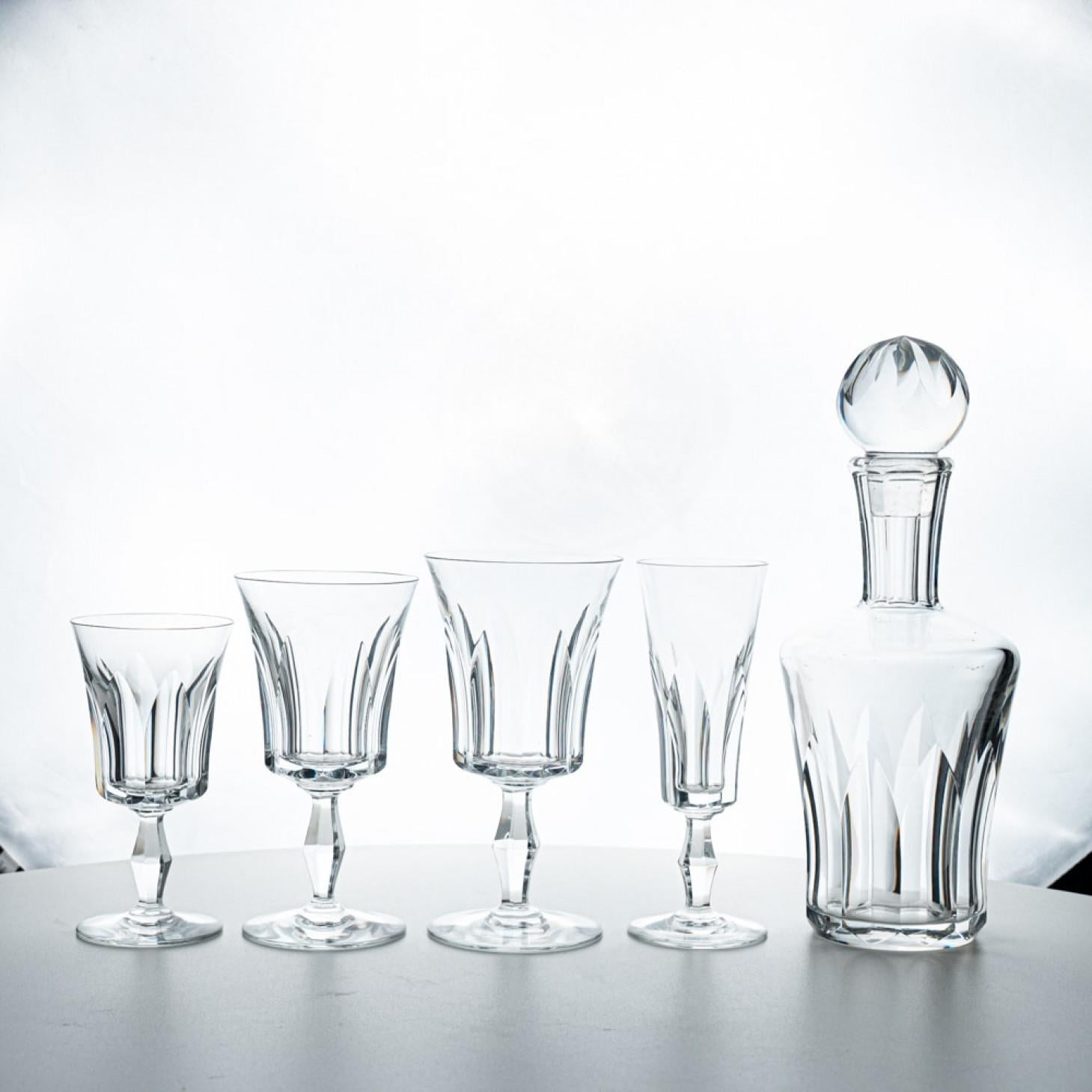 Ensemble de 36 pièces exquises en cristal de Baccarat Polignac, France, 1950 Bon état - En vente à Rijssen, NL