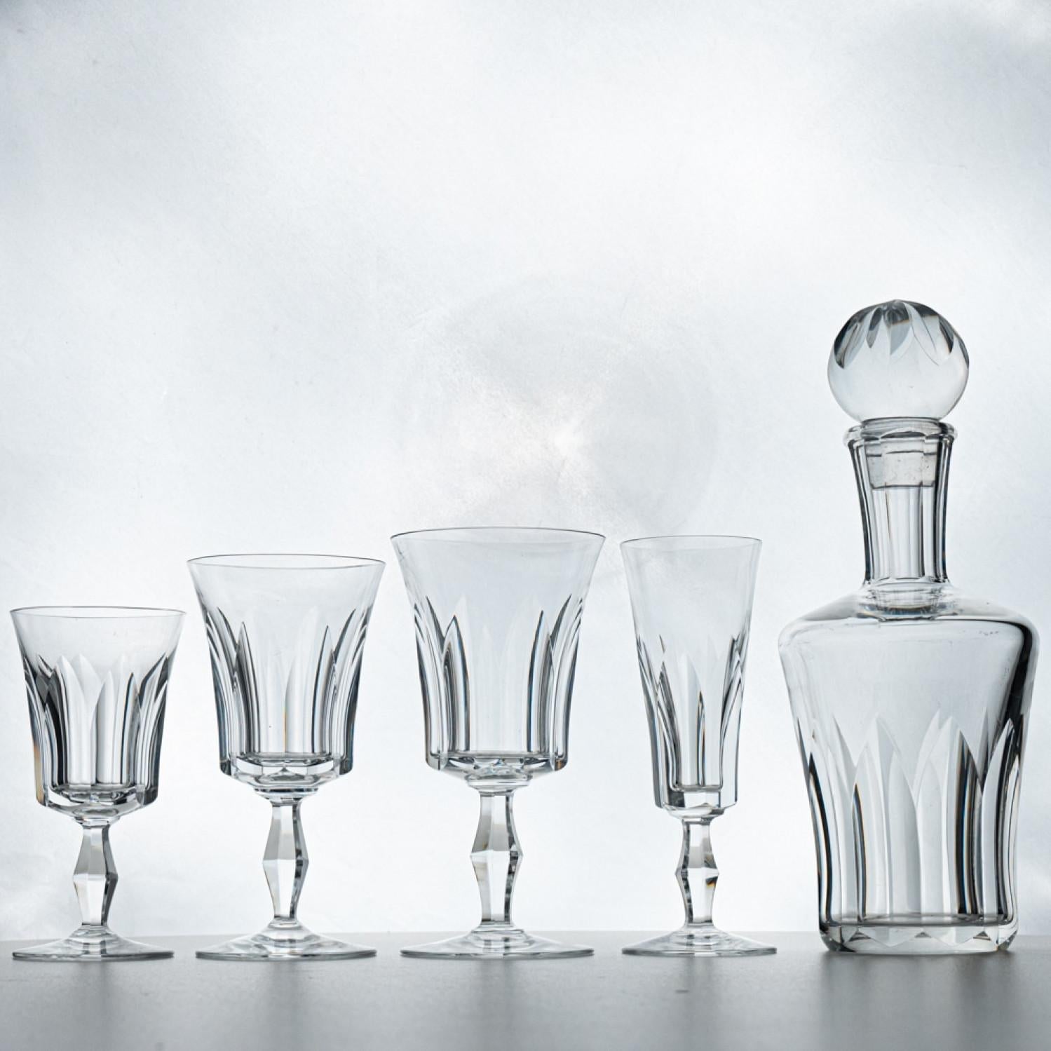 Satz von 36 Exquise Baccarat Polignac Crystal Pieces, Frankreich, 1950 (Kristall) im Angebot