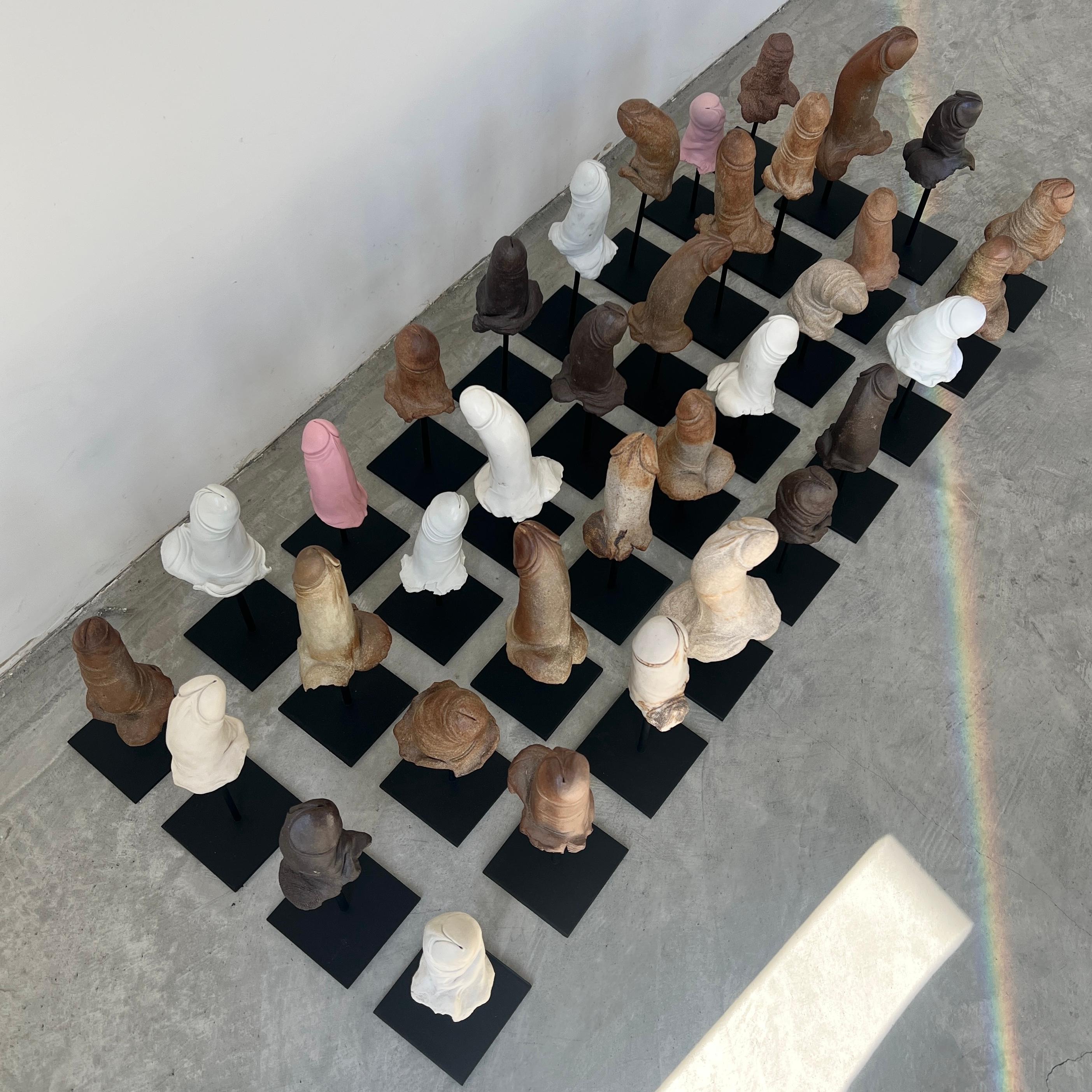 Ensemble de 36 sculptures de phallus sculptées à la main, 2025 USA en vente 3