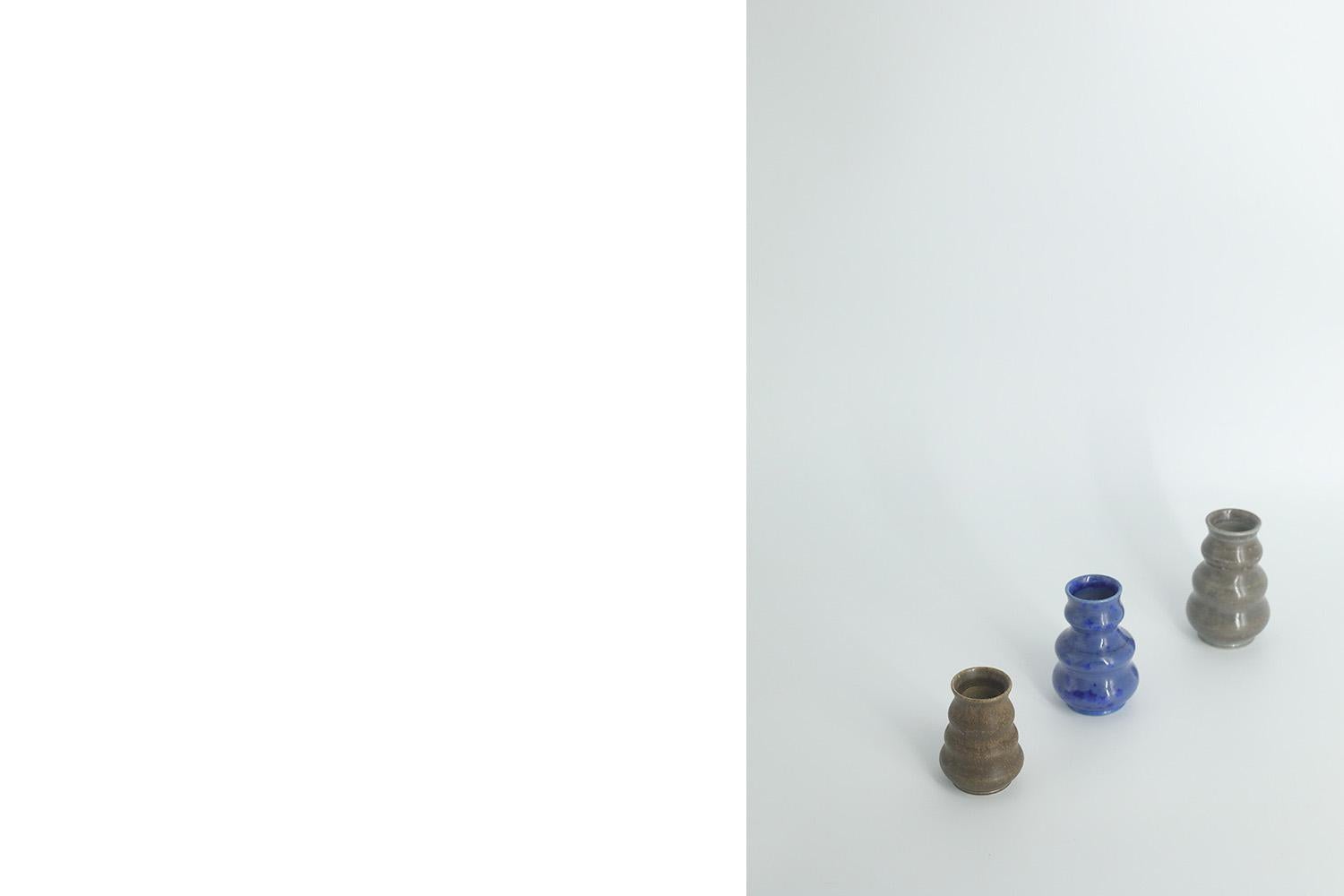 Set of 3Small MidCentury Swedish Modern Collectible Brown&Blue Wavy Glazed Vases For Sale 2