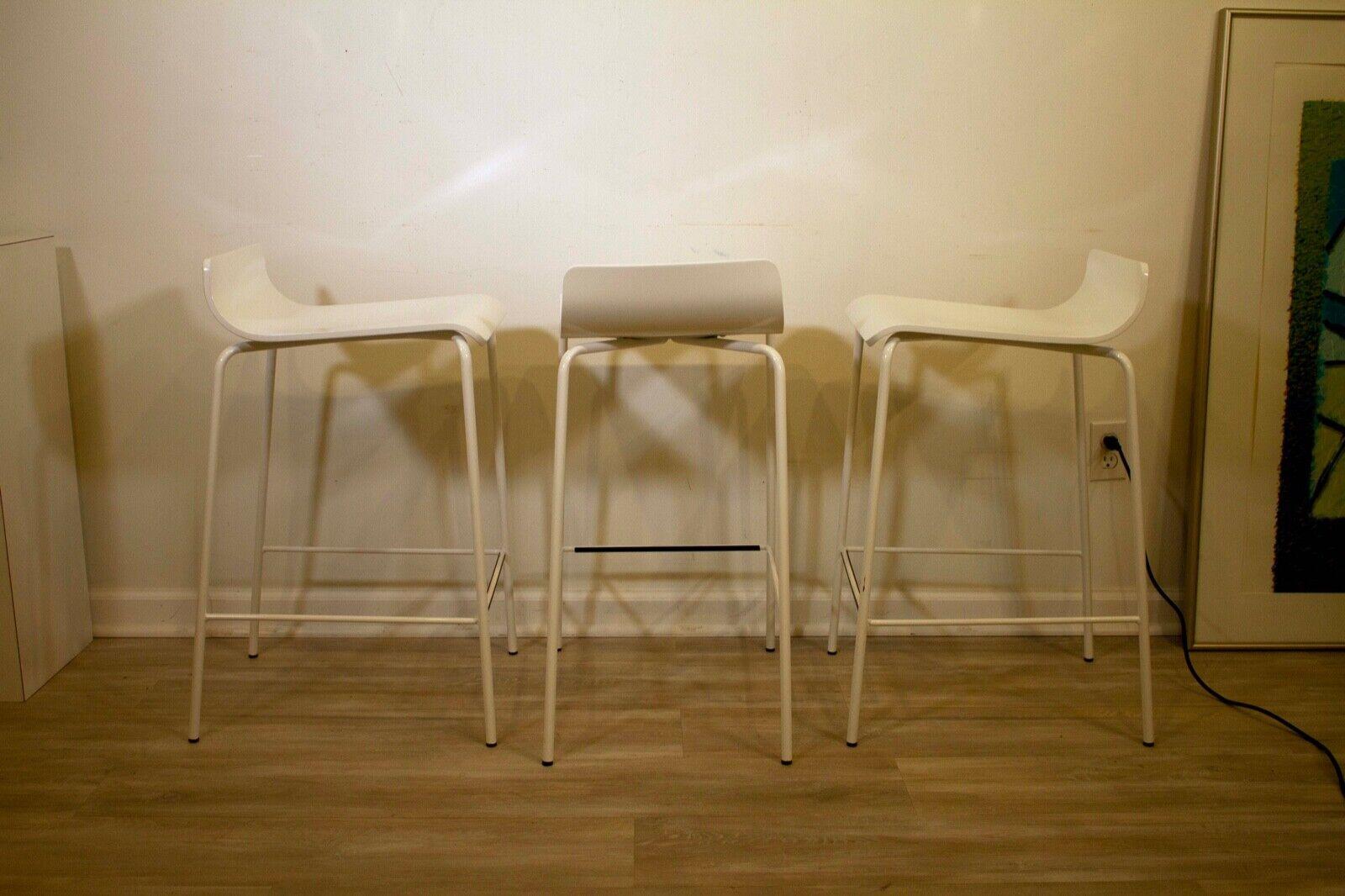 Metal Set of 3x New White Contemporary Modern Bar Stools For Sale