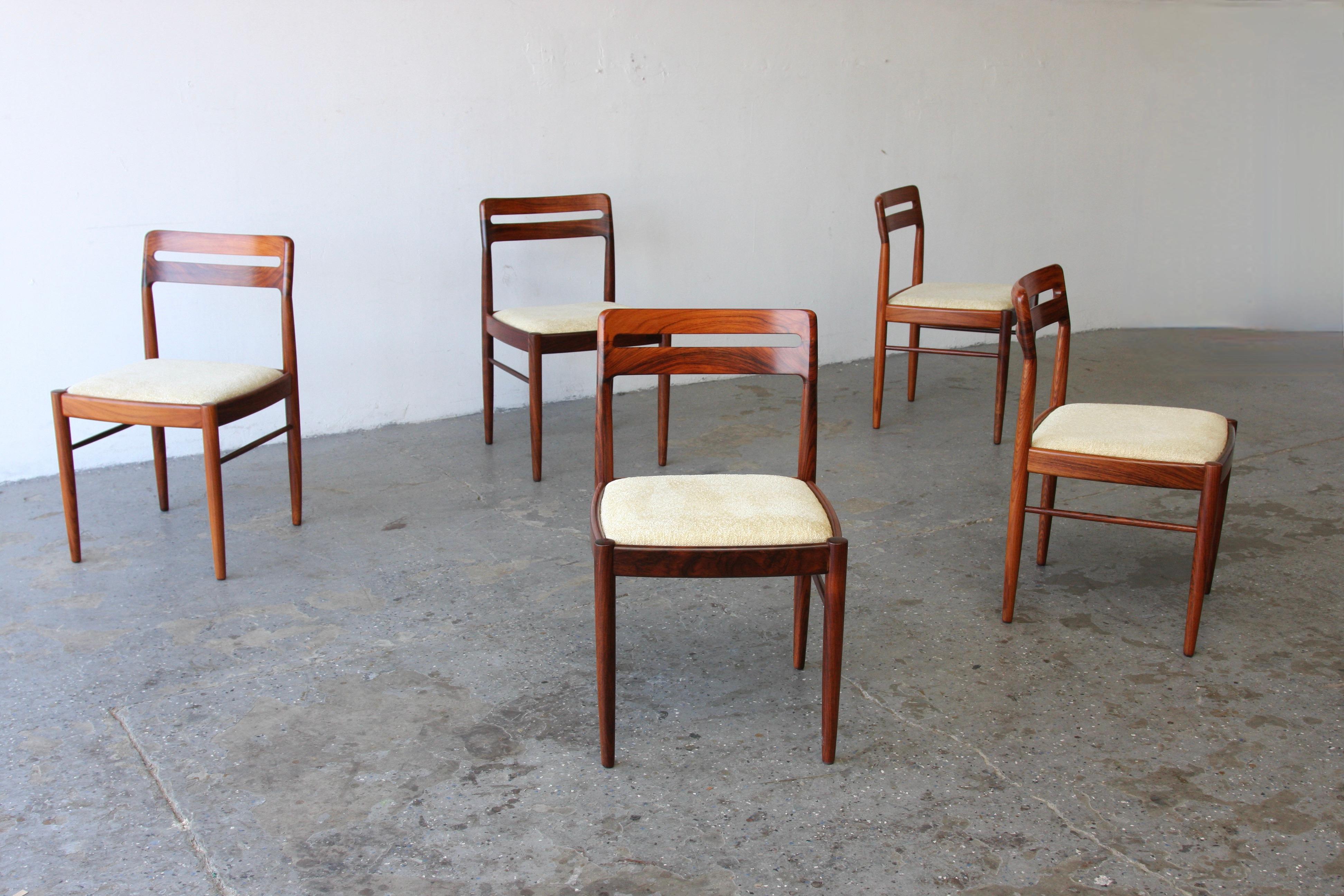 Feast your eyes on this rare set 5 Dining Chairs designed by the influential H.W. Klein for Bramin Møbler. Produced in the mid-1960's this set is constructed from solid Rosewood. 



Professionally refinished and restored 
Upholstery appears to be