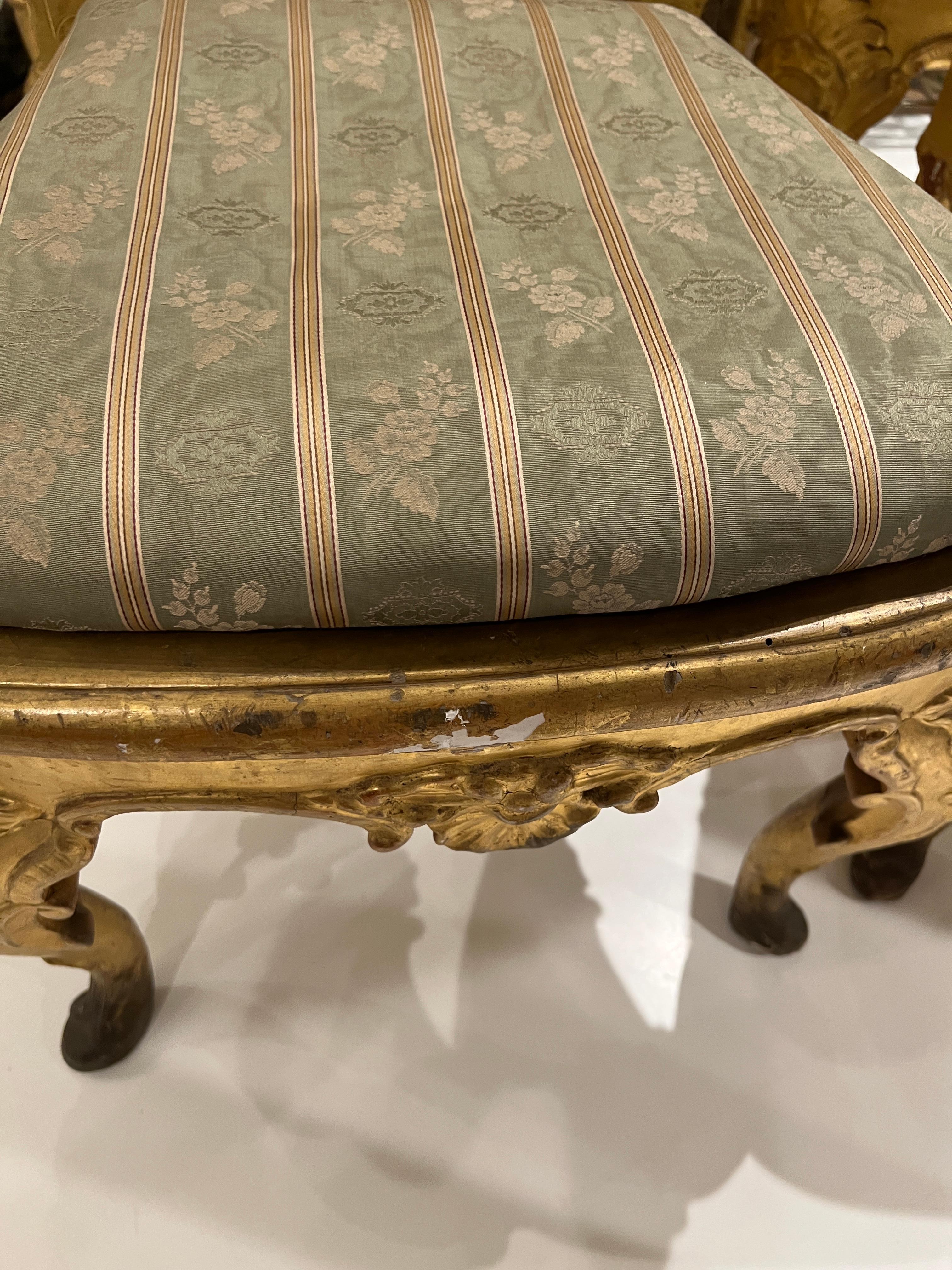Rococo Ensemble de 4 chaises dorées italiennes du 18ème siècle de Lucques en vente