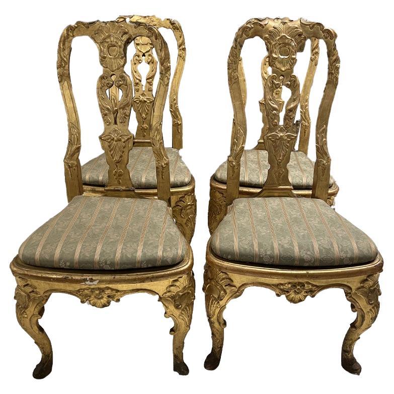 Ensemble de 4 chaises dorées italiennes du 18ème siècle de Lucques en vente