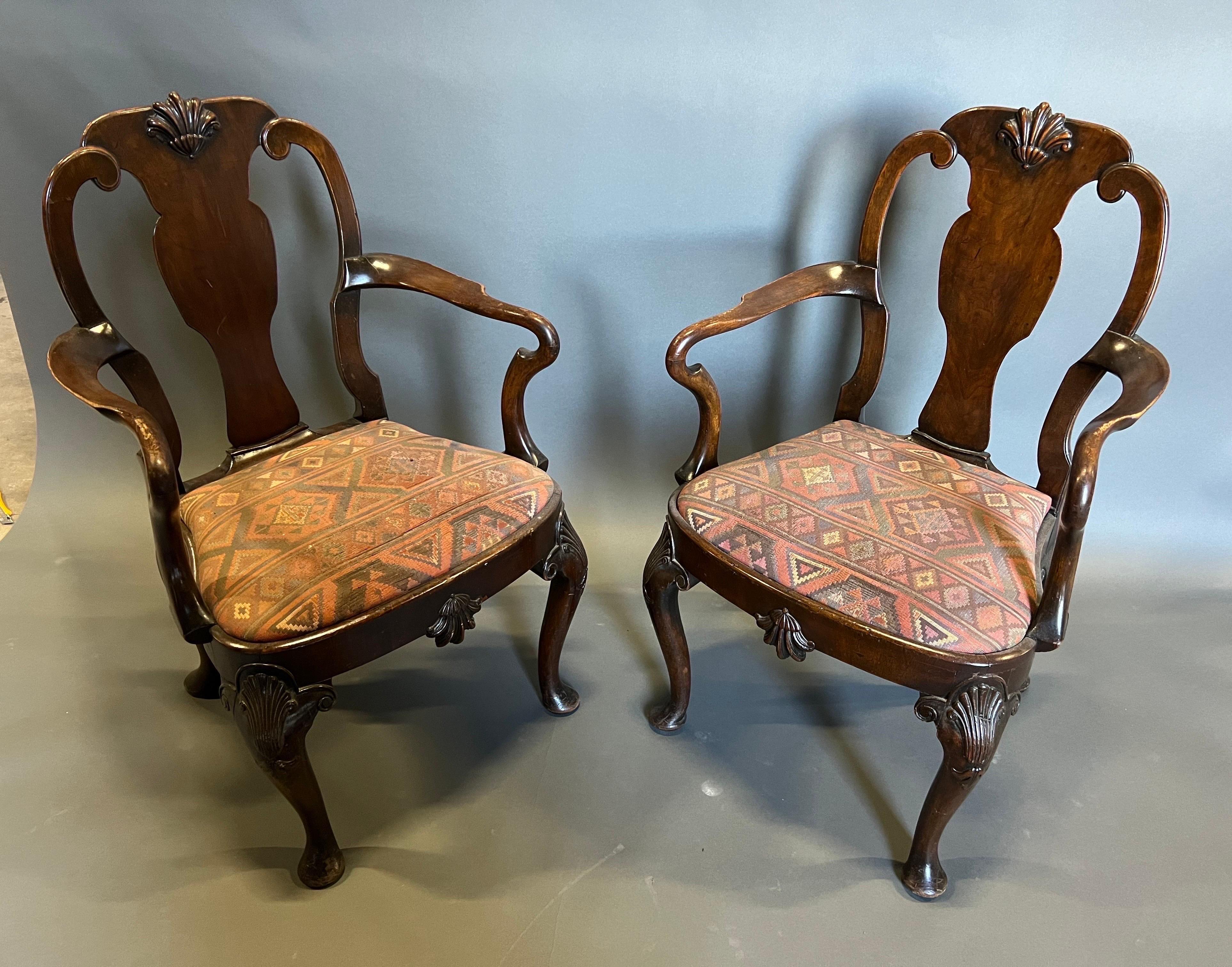 Set of 4 18th Century English Queen Anne Walnut Armchairs In Good Condition For Sale In Charleston, SC