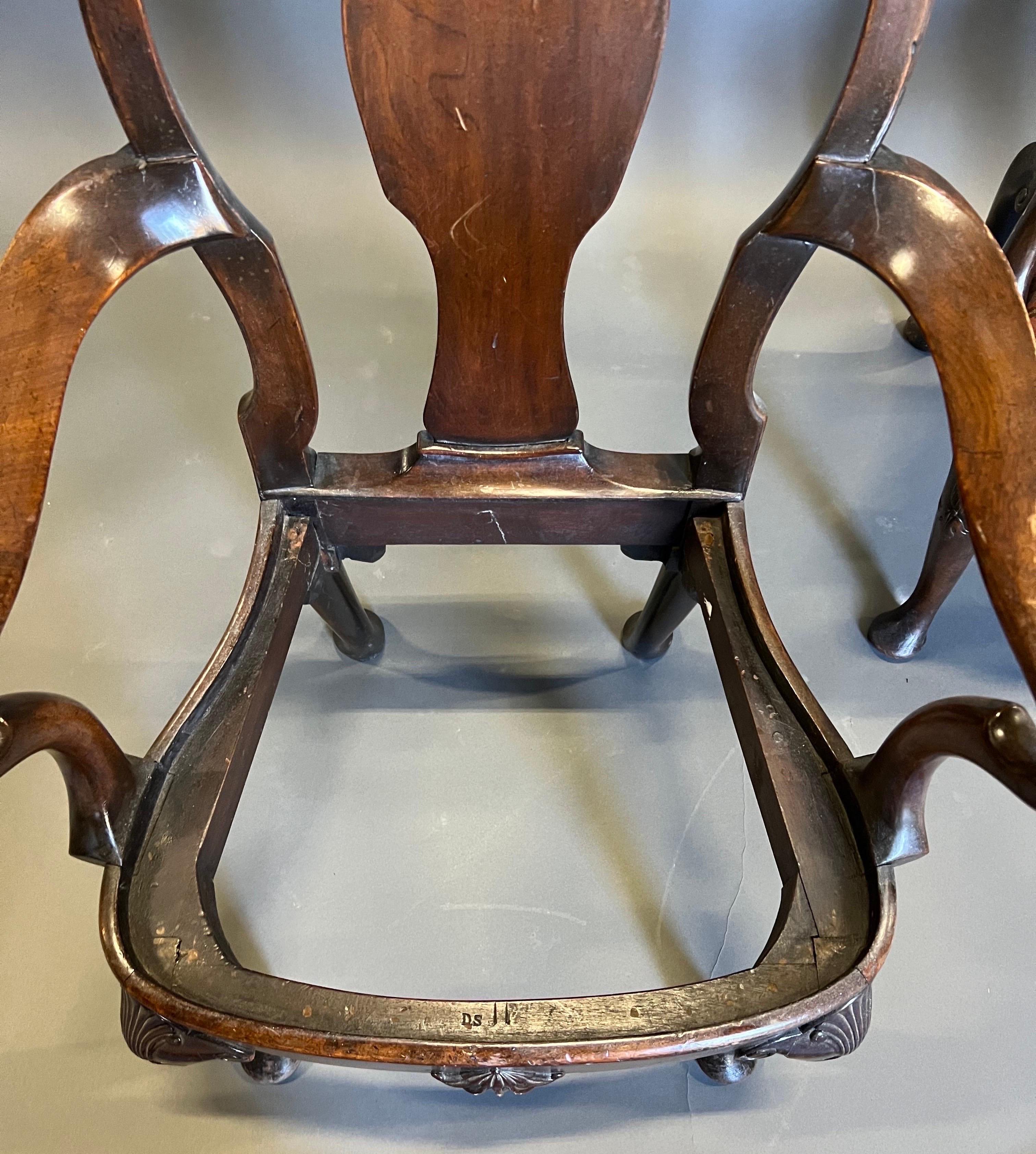 Set of 4 18th Century English Queen Anne Walnut Armchairs For Sale 3