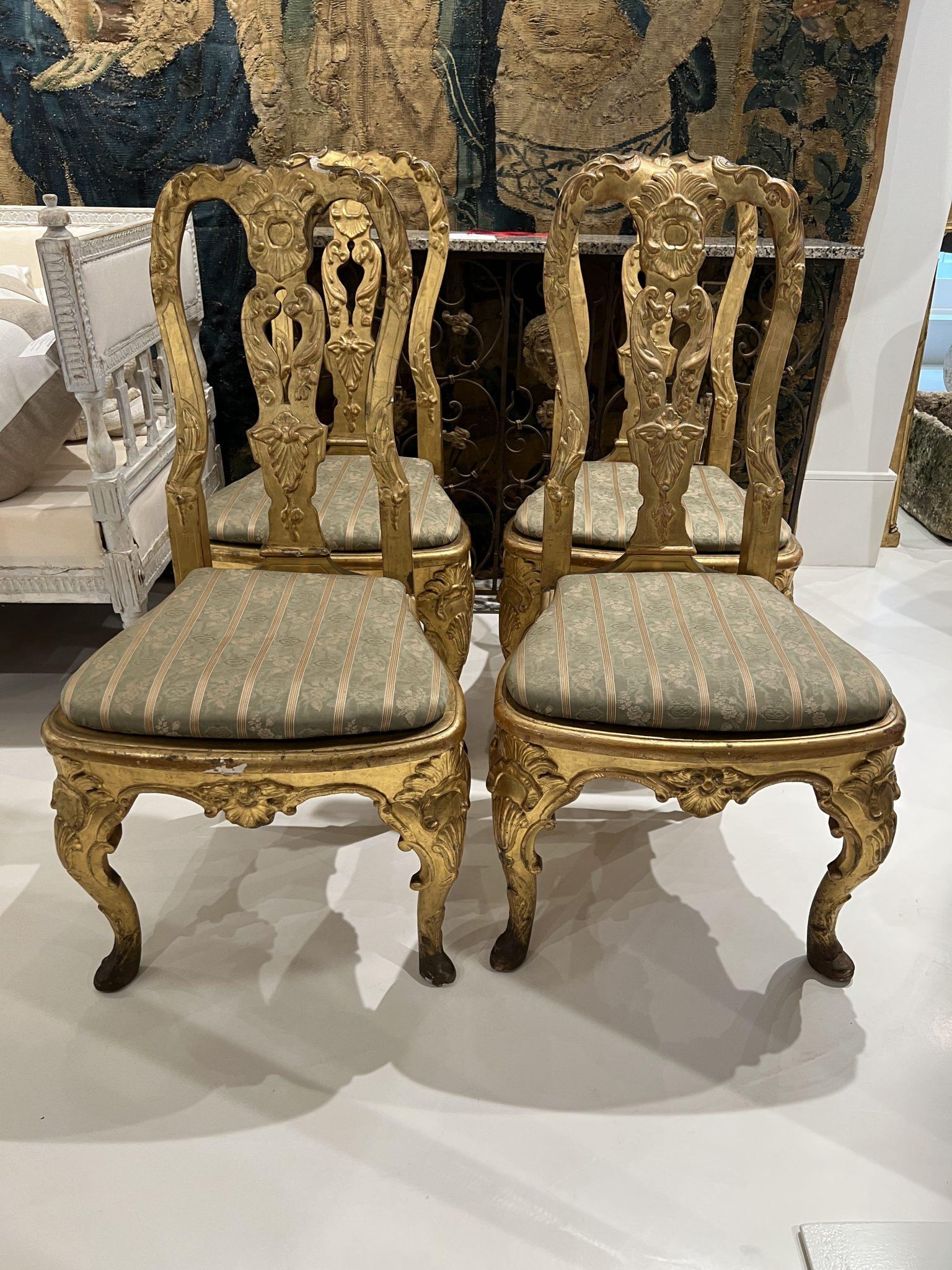 Ensemble de 4 chaises dorées italiennes du 18e siècle de Lucques en vente 3
