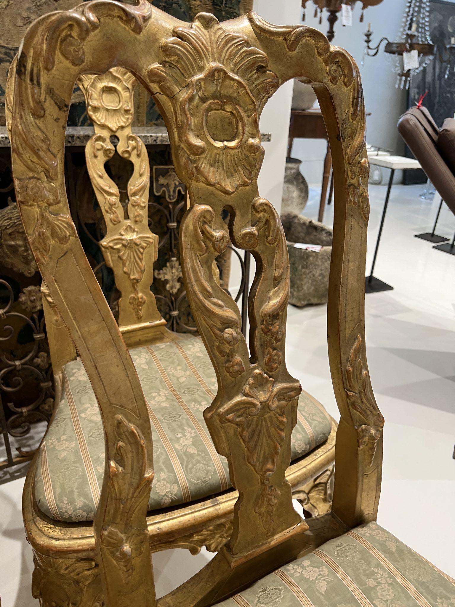 Ensemble de 4 chaises dorées italiennes du 18e siècle de Lucques en vente 1
