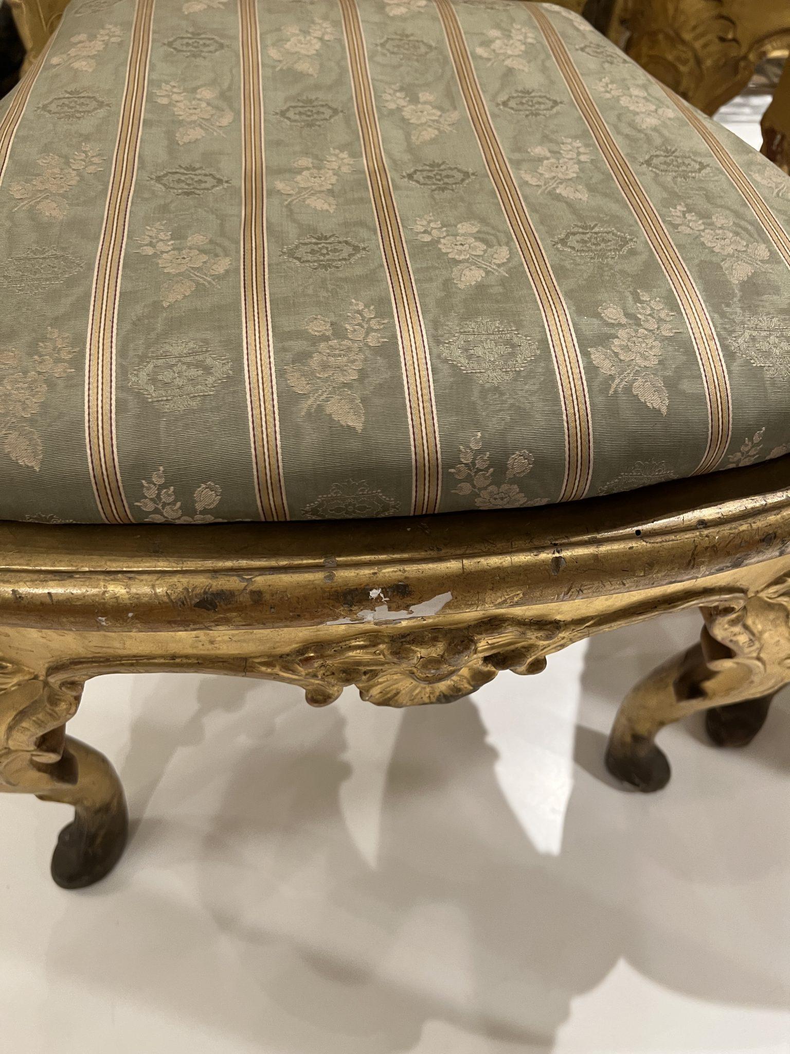 Ensemble de 4 chaises dorées italiennes du 18e siècle de Lucques en vente 2