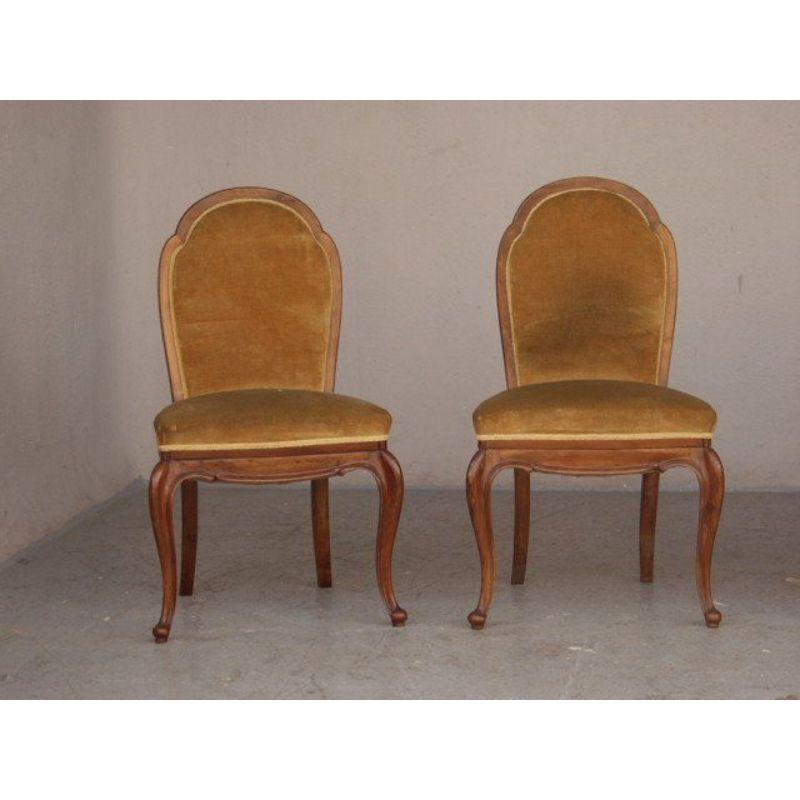 Set of 4 1920 yellow walnut velvet chairs part of a large living room (see last photo). Dimension 54 cm for 93 cm in height and a depth of 45 cm.

Additional Information
Style: 30s
Material: Wallnut.