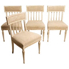 Ensemble de 4 chaises à manger suédoises des années 1920 peintes à la main dans le style d'Anders Hellman
