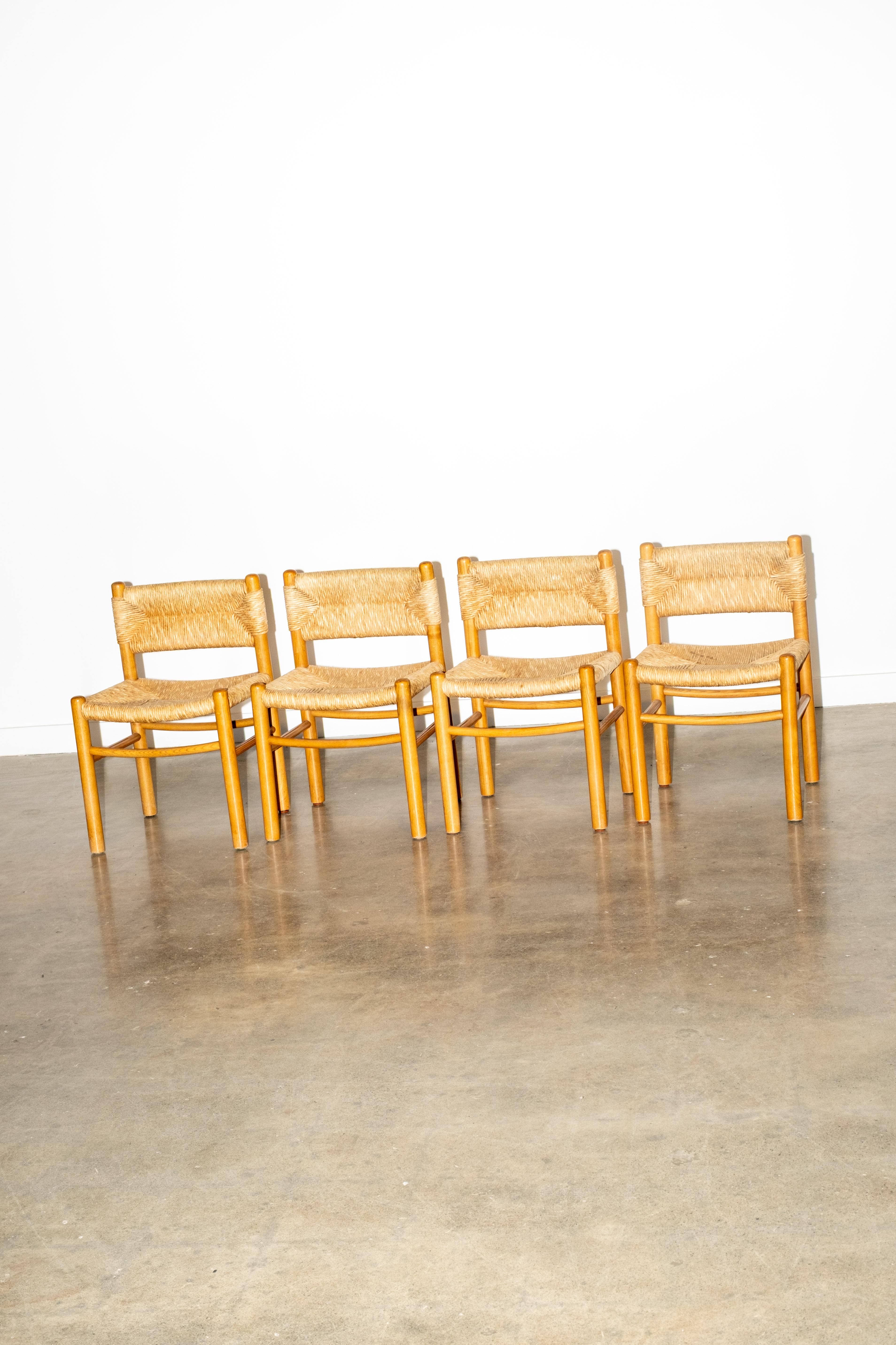 Moderne Ensemble de 4 chaises de salle à manger en Dordogne des années 1950 par Charlotte Perriand pour Robert The... en vente