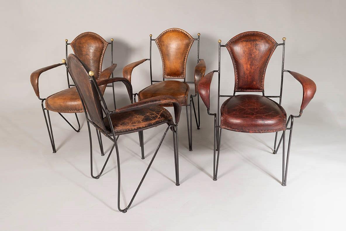 Conjunto de 4 sillones franceses Jacques Adnet de los años 50, con estructura de hierro y cuero cosido Francés en venta