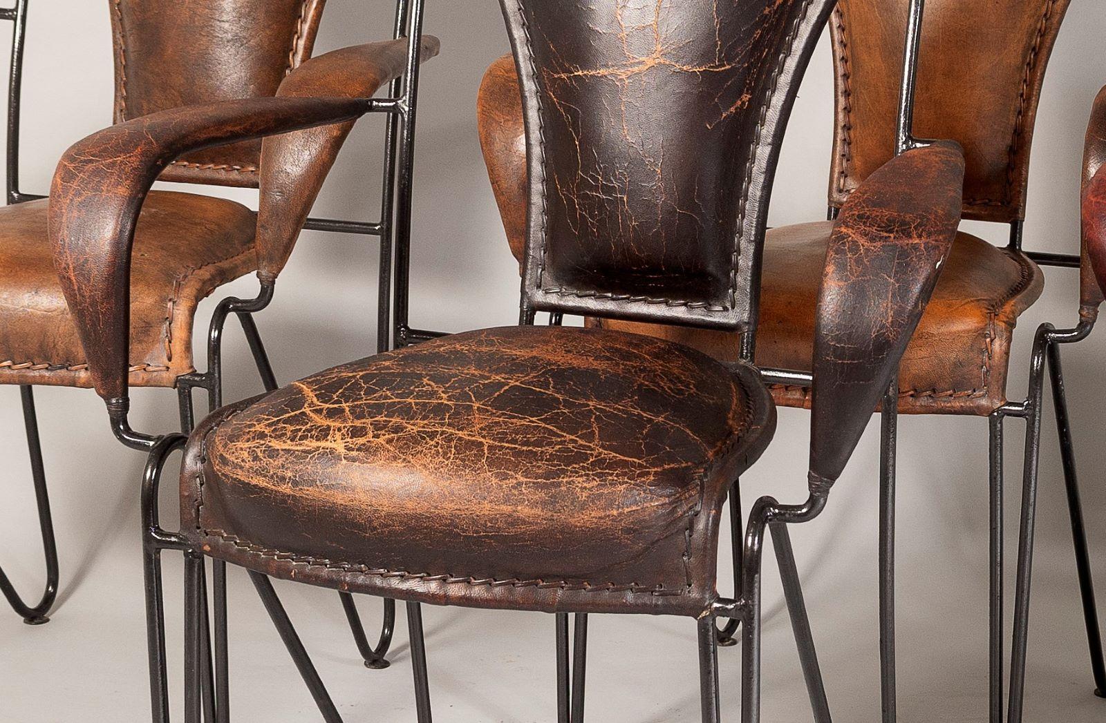 Conjunto de 4 sillones franceses Jacques Adnet de los años 50, con estructura de hierro y cuero cosido Cuero en venta