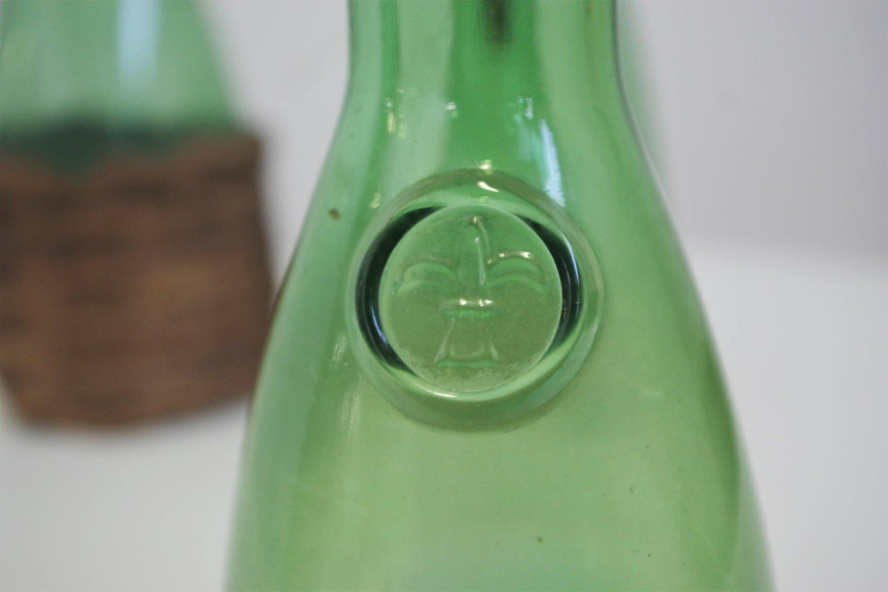 Set of 4 1950s Green Glass Decanters with Straw - Rustic Charm In Good Condition For Sale In Manzano, IT