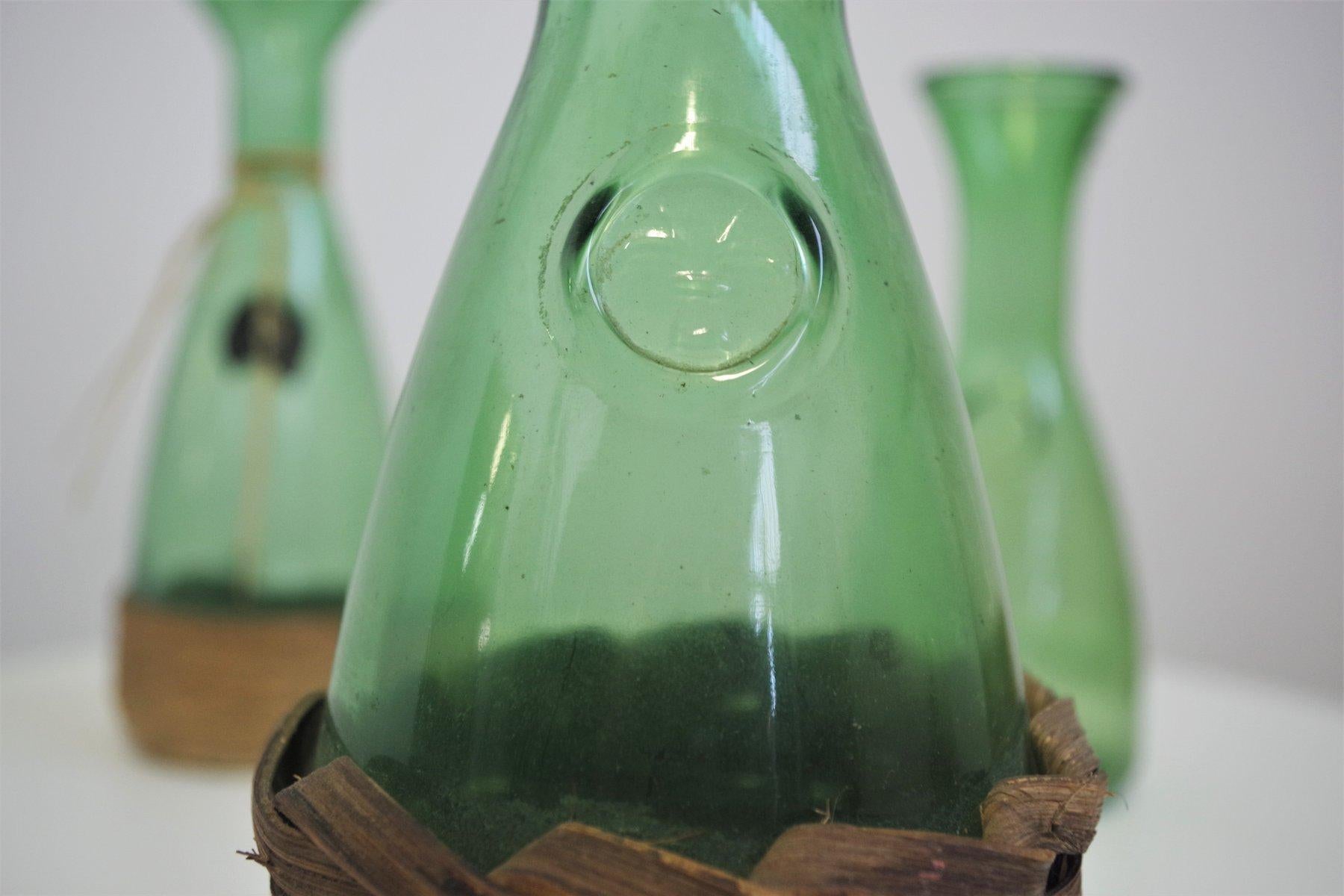 Set of 4 1950s Green Glass Decanters with Straw - Rustic Charm For Sale 3