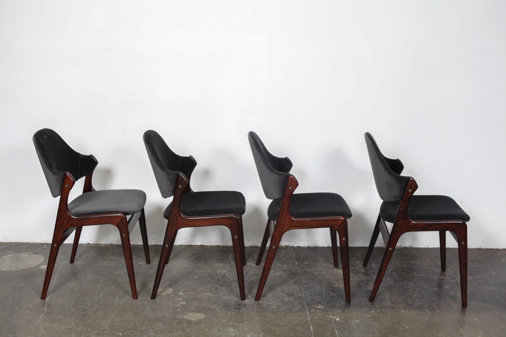Set of 4 Danish solid rosewood dining chairs with curved upholstered back and seat, produced by Gern Mobelfabrik, 1960s. Newly refinished in lacquer and reupholstered in a grey mohair fabric.