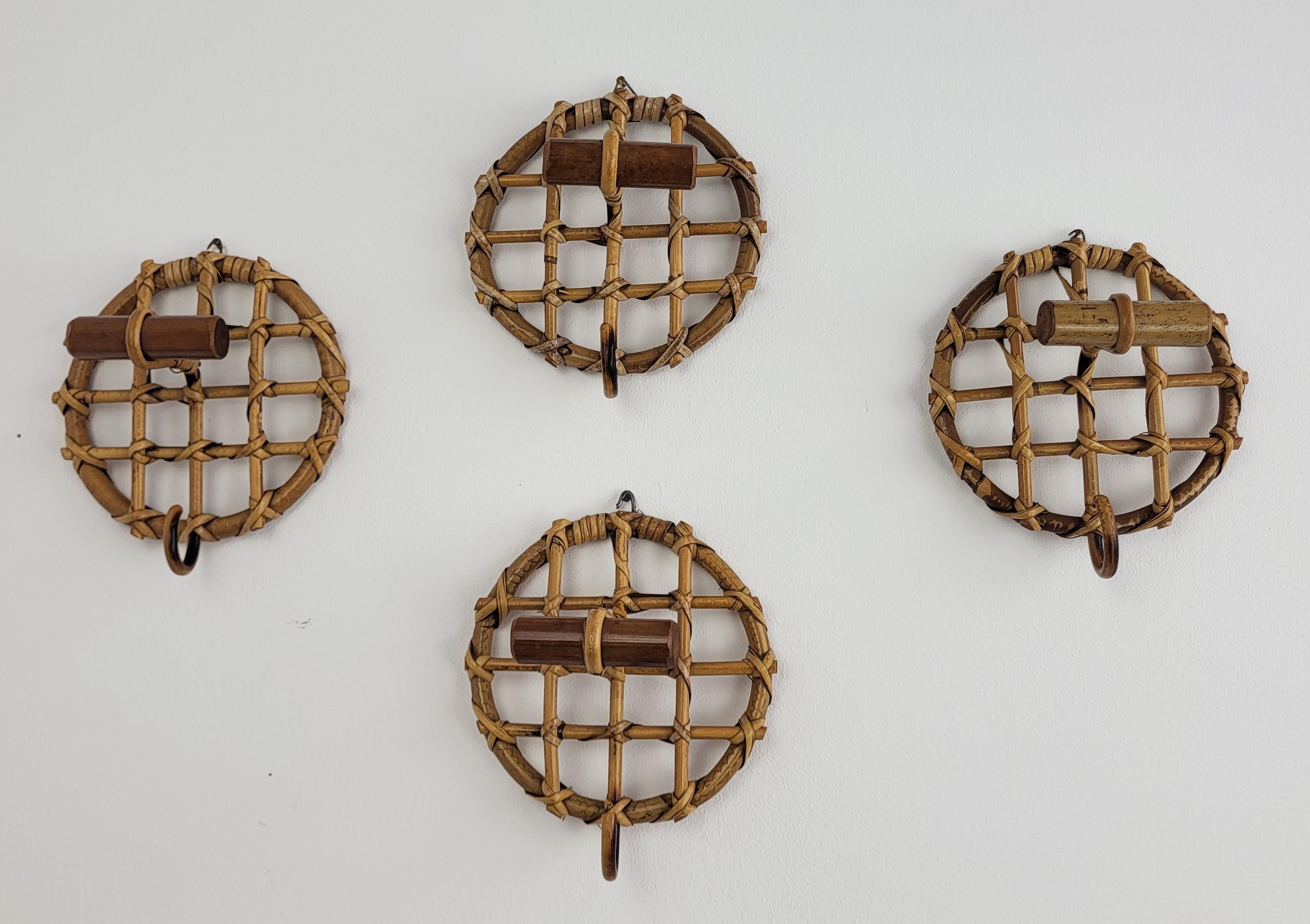Set di 4 appendiabiti da parete in bambù e rattan della Costa Azzurra del 1960 in vendita 1