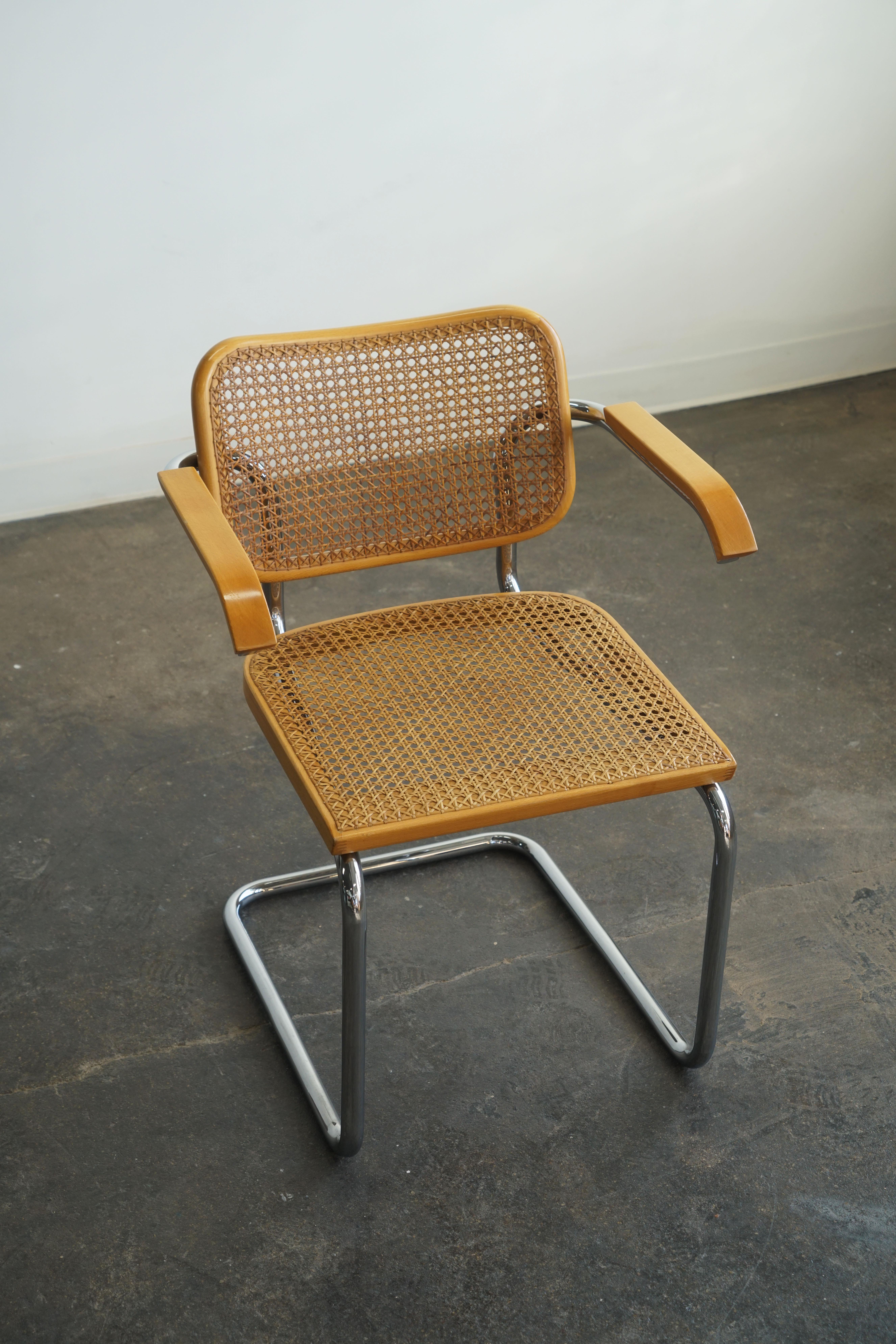 Canne Ensemble de 4 chaises Cesca Marcel Breuer des années 1960 avec bras, étiquettes Stendig en vente
