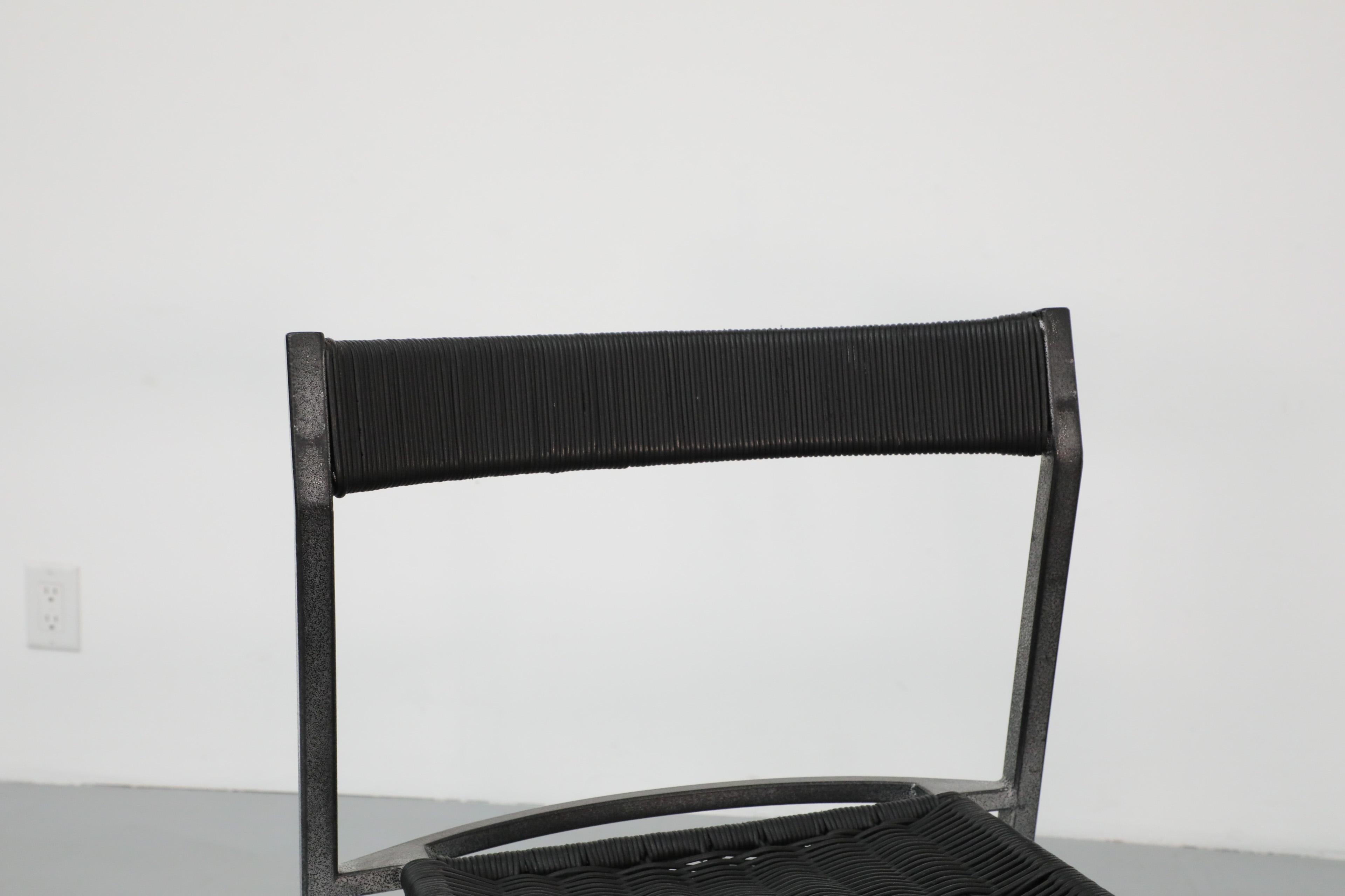 Satz von vier 1960er Rohe Noordwolde Esszimmerstühlen aus schwarzem Rattan und Metall im Angebot 7