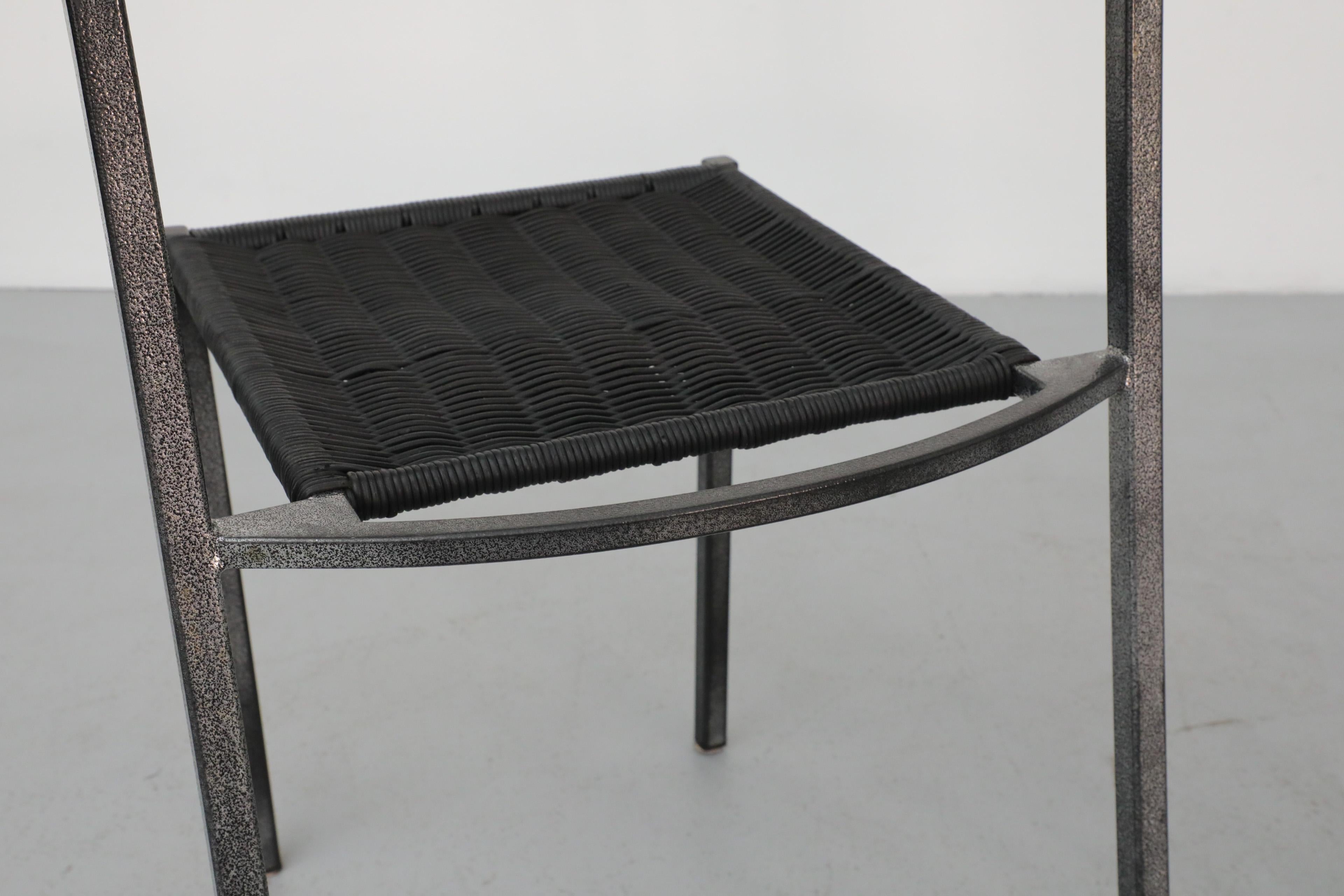Satz von vier 1960er Rohe Noordwolde Esszimmerstühlen aus schwarzem Rattan und Metall im Angebot 8