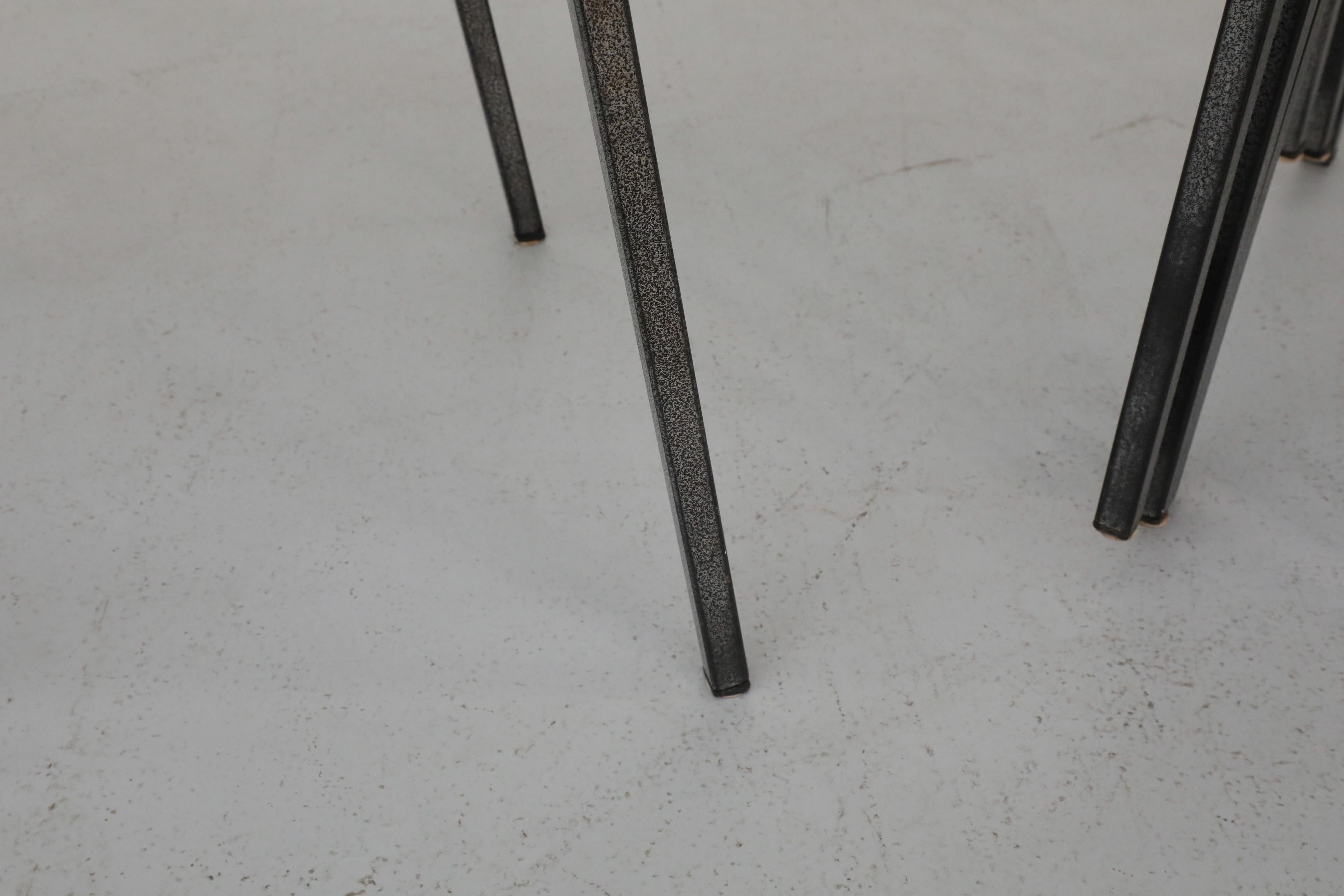 Satz von vier 1960er Rohe Noordwolde Esszimmerstühlen aus schwarzem Rattan und Metall im Angebot 10