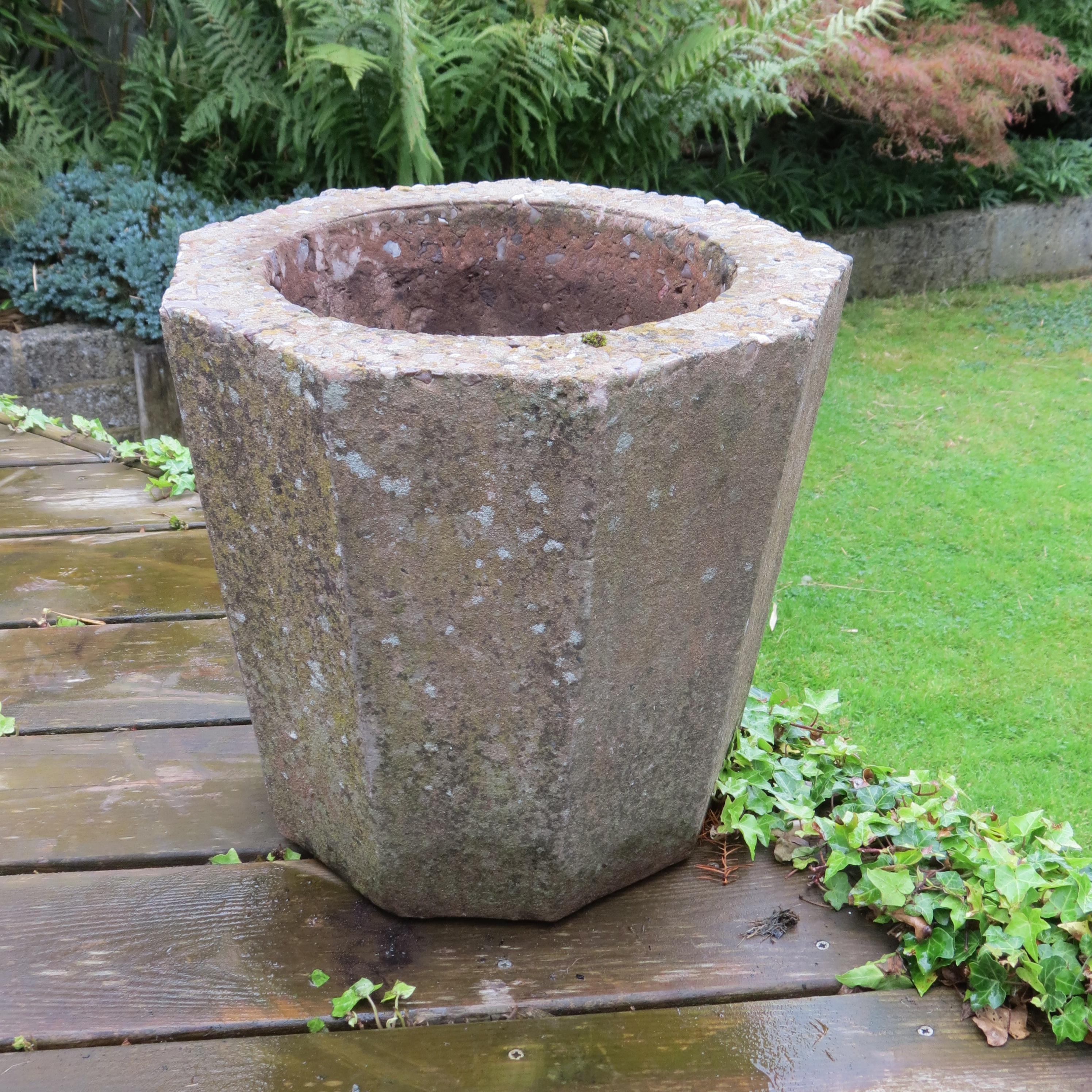 Juego de 4 jardineras de hormigón de los años 70 Forma octogonal en venta 4