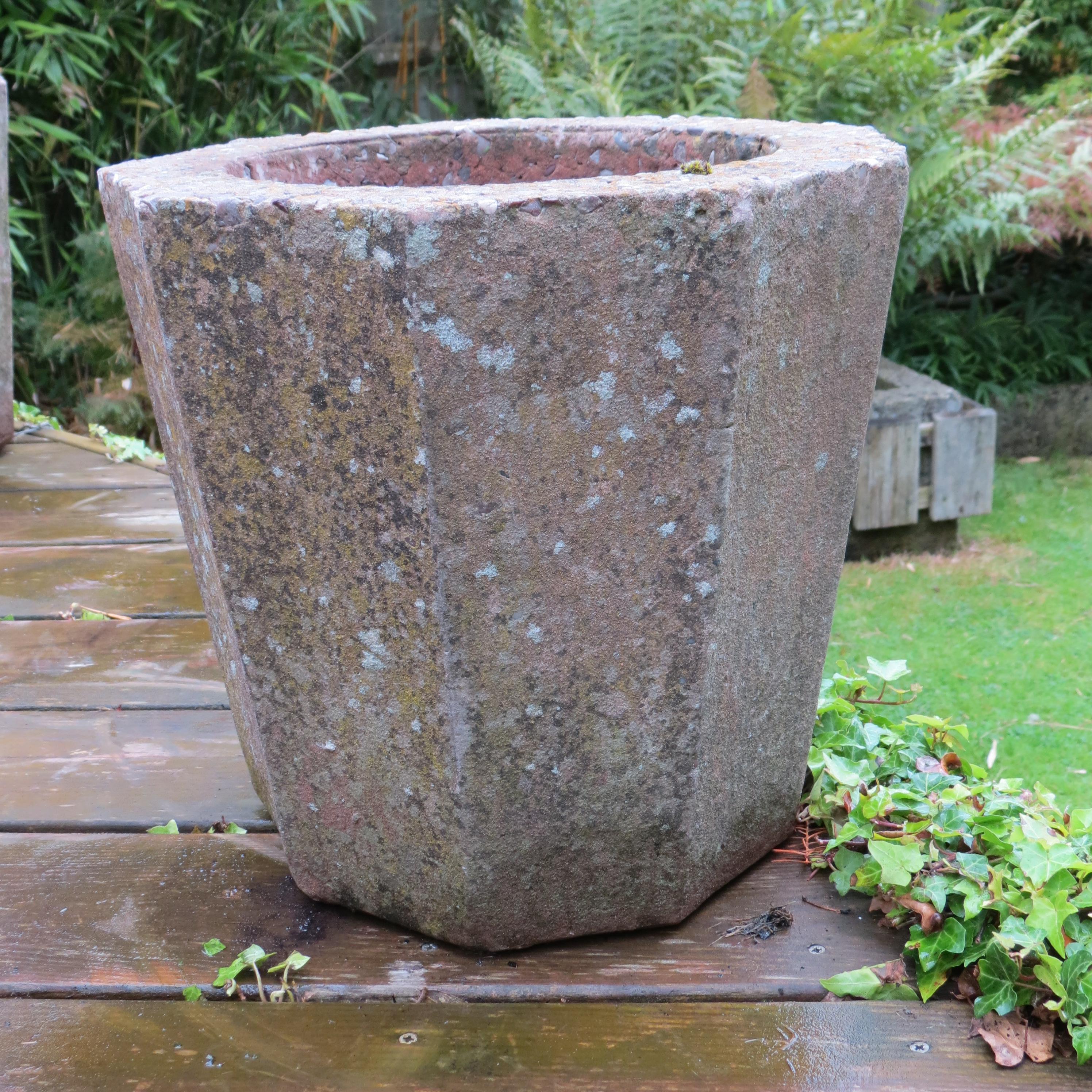 Juego de 4 jardineras de hormigón de los años 70 Forma octogonal en venta 5