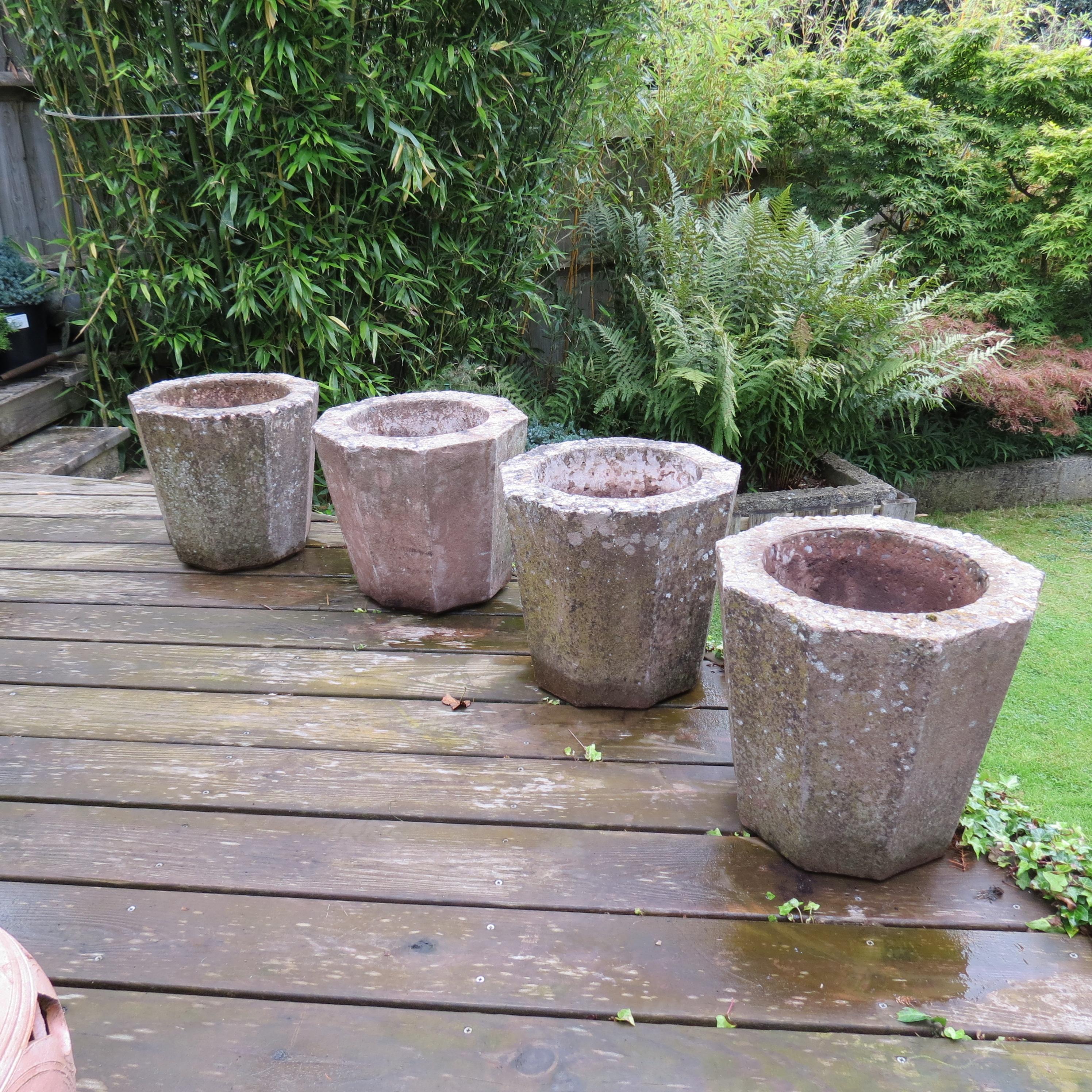 Juego de 4 jardineras de hormigón de los años 70 Forma octogonal Moderno de mediados de siglo en venta
