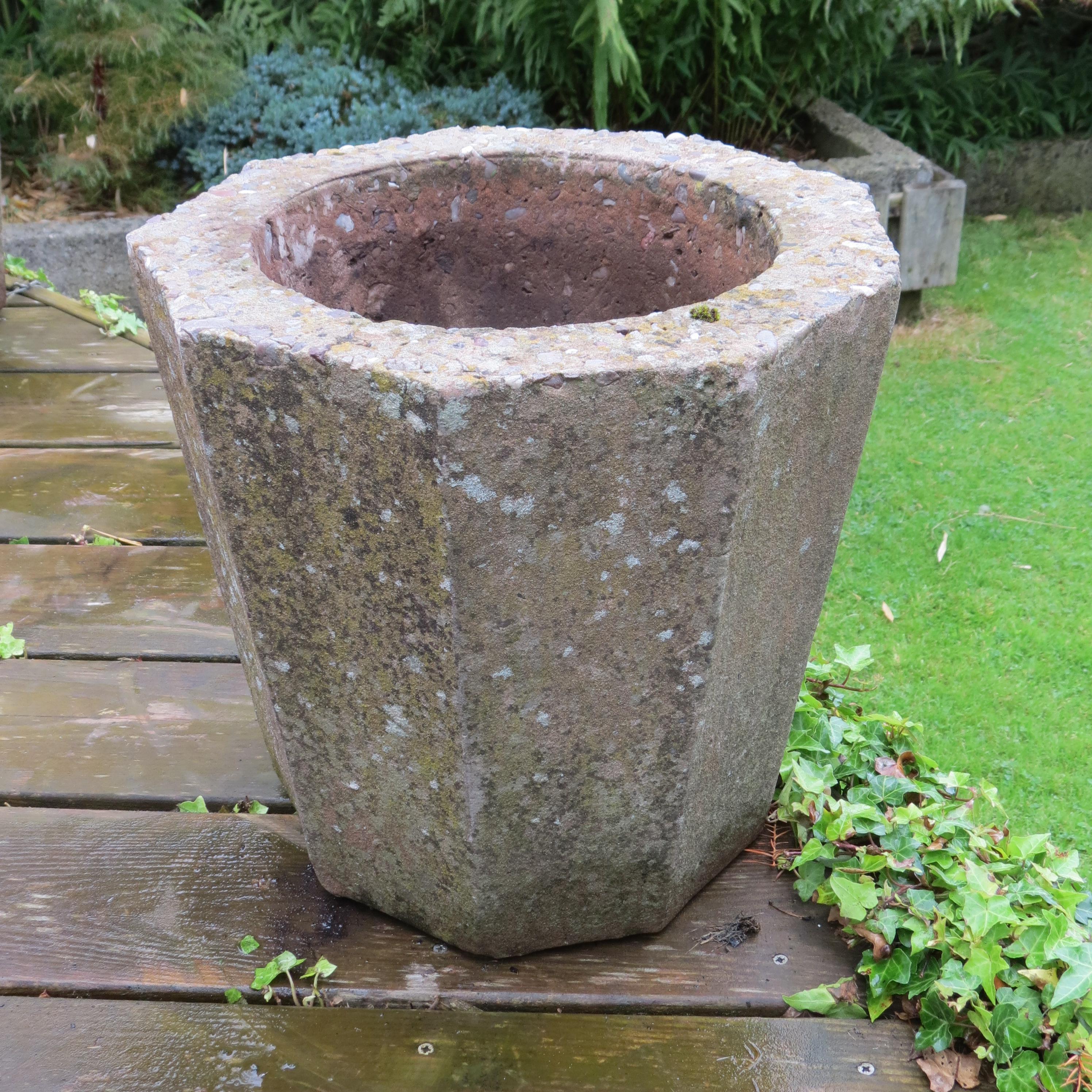 Juego de 4 jardineras de hormigón de los años 70 Forma octogonal Hecho a máquina en venta
