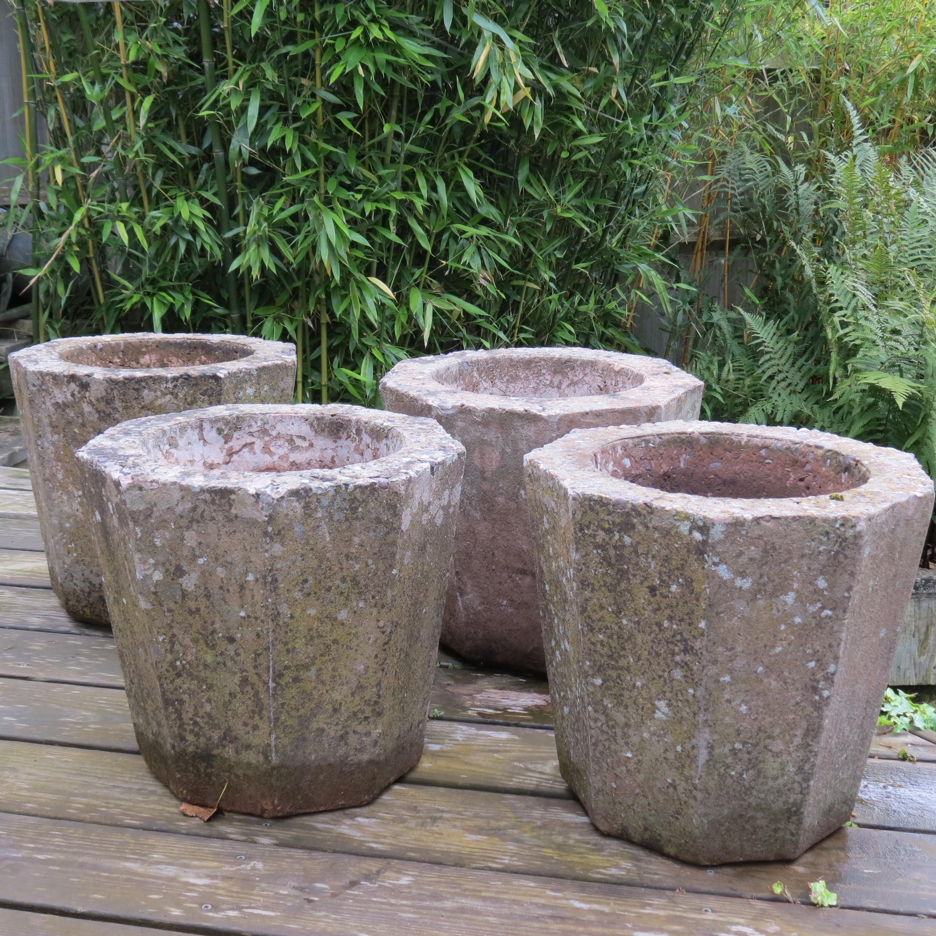 Set of 4 1970s Concrete planters Octagonal shape In Good Condition For Sale In Stow on the Wold, GB