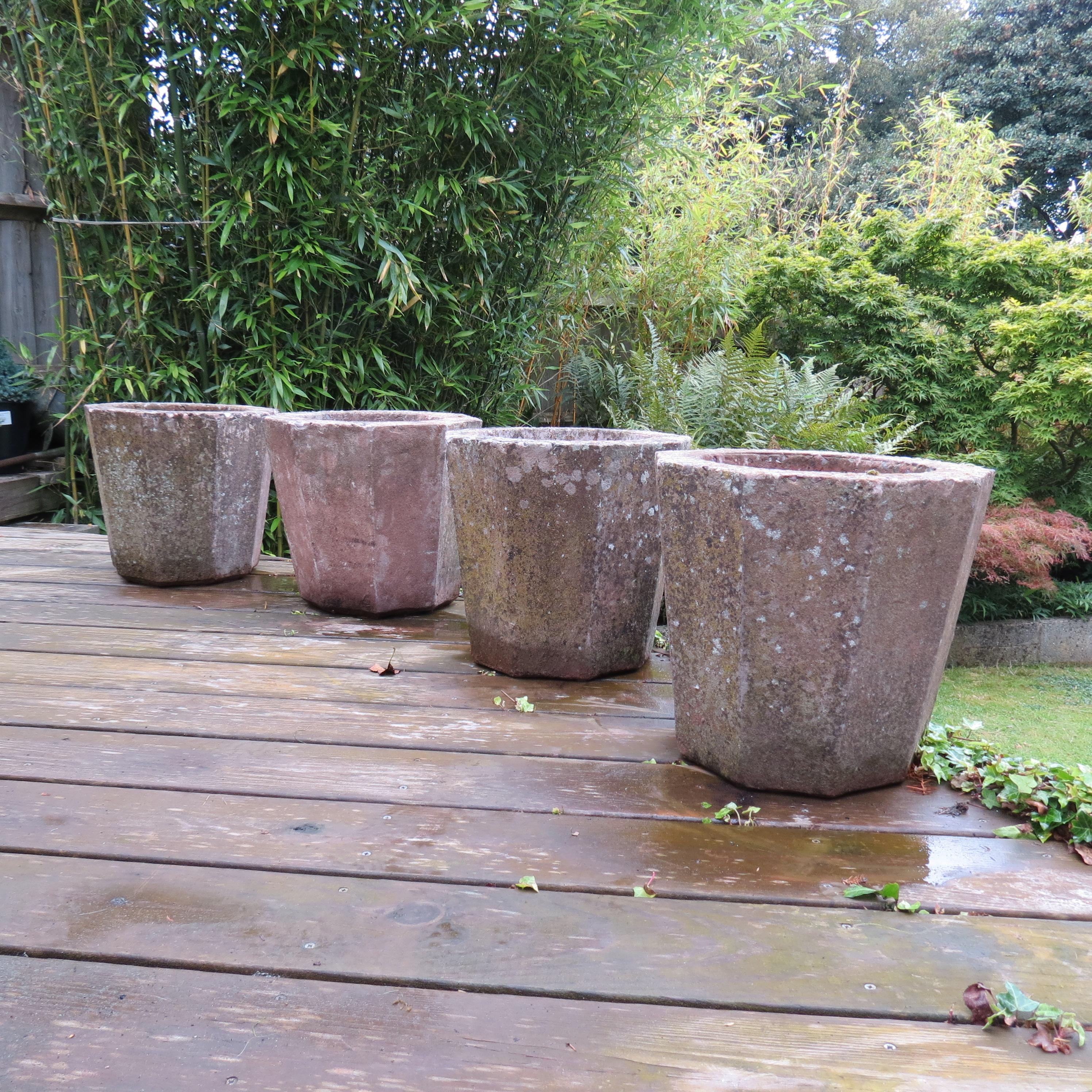 Juego de 4 jardineras de hormigón de los años 70 Forma octogonal Concreto en venta