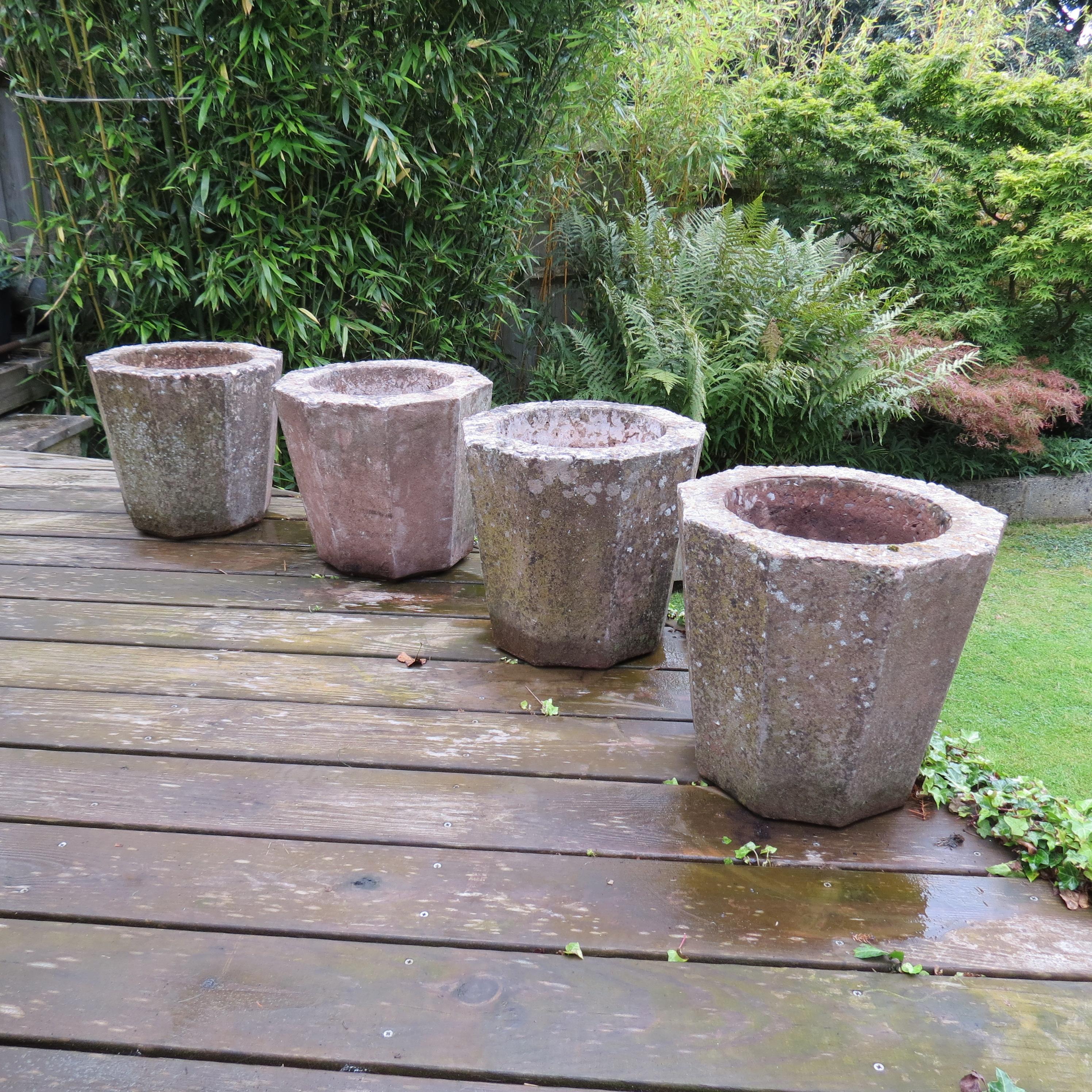 Juego de 4 jardineras de hormigón de los años 70 Forma octogonal en venta 1
