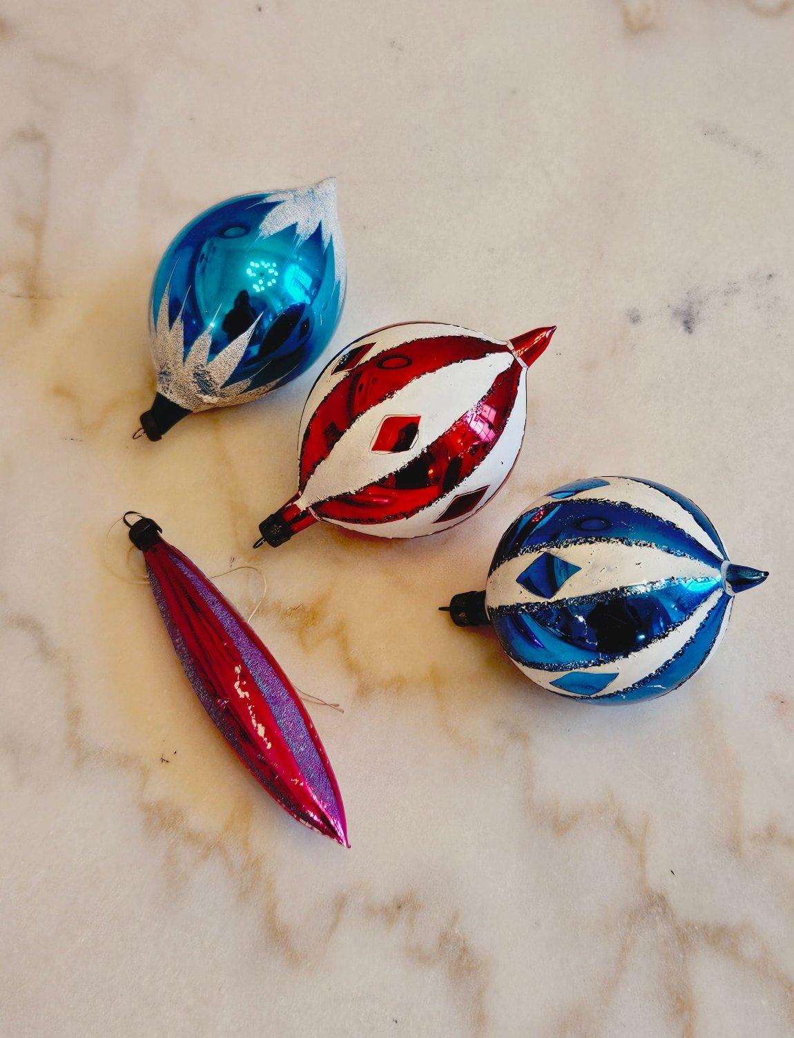 Late 20th Century Set of 4 1970s Italian Vintage Christmas Baubles For Sale