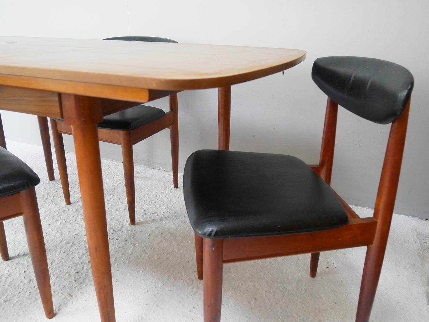 20th Century Set Of 4 1970's Mid Century Dining Chairs By Schreiber For Sale