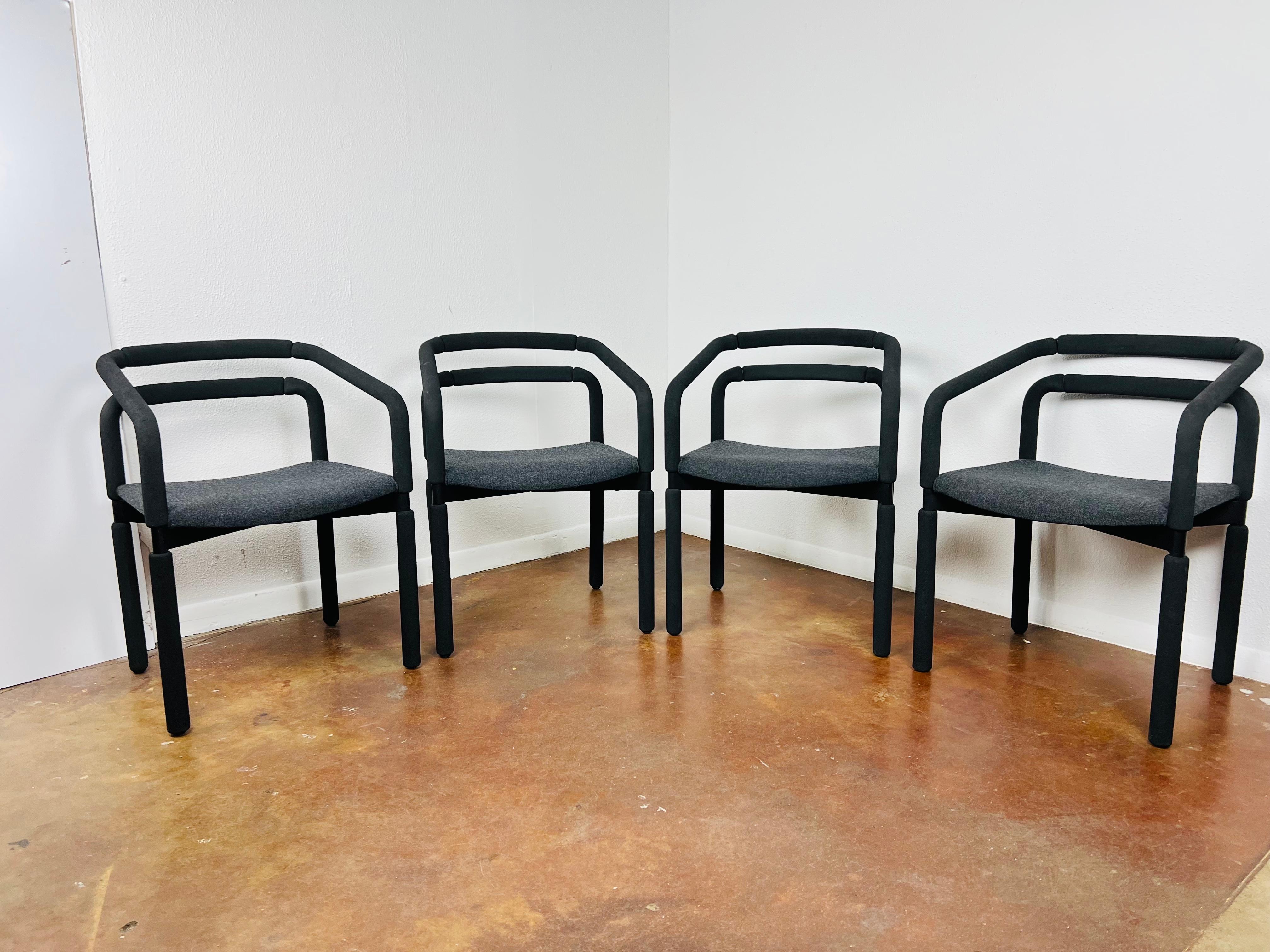 4 Gummistühle aus den 1980er Jahren von Brian Kane für Metropolitan Furniture im Zustand „Gut“ im Angebot in Dallas, TX