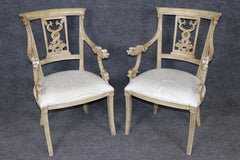 Lot de 4, XIXe siècle Chaises de salle à manger de style Directoire italien, avec accoudoirs décorés de dauphins peints