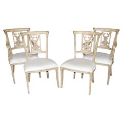 Lot de 4, XIXe siècle Chaises de salle à manger de style Directoire italien, avec accoudoirs décorés de dauphins peints