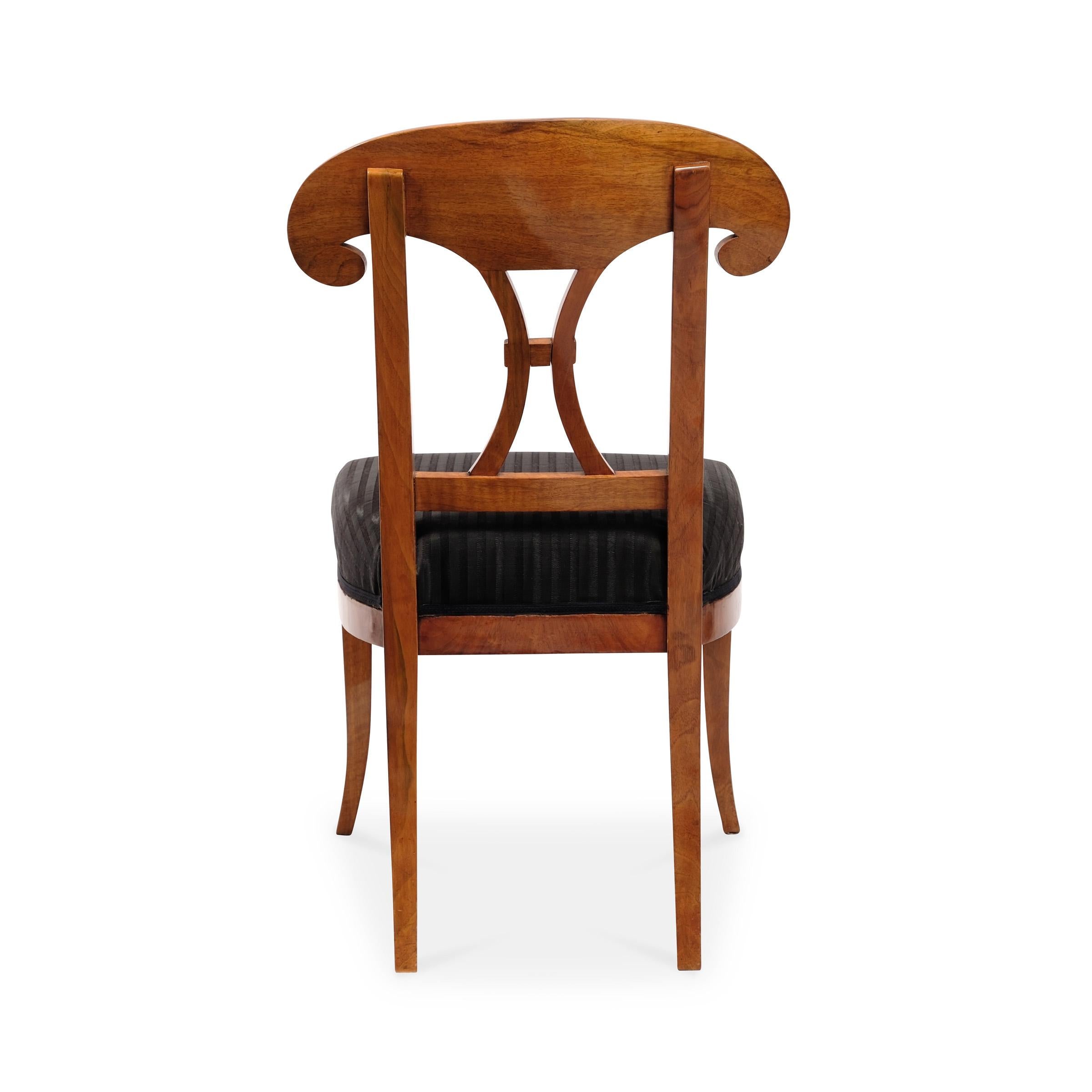 Satz von 4 Biedermeier-Stühlen aus Nussbaumholz, 19. Jahrhundert im Zustand „Gut“ im Angebot in Münster, DE